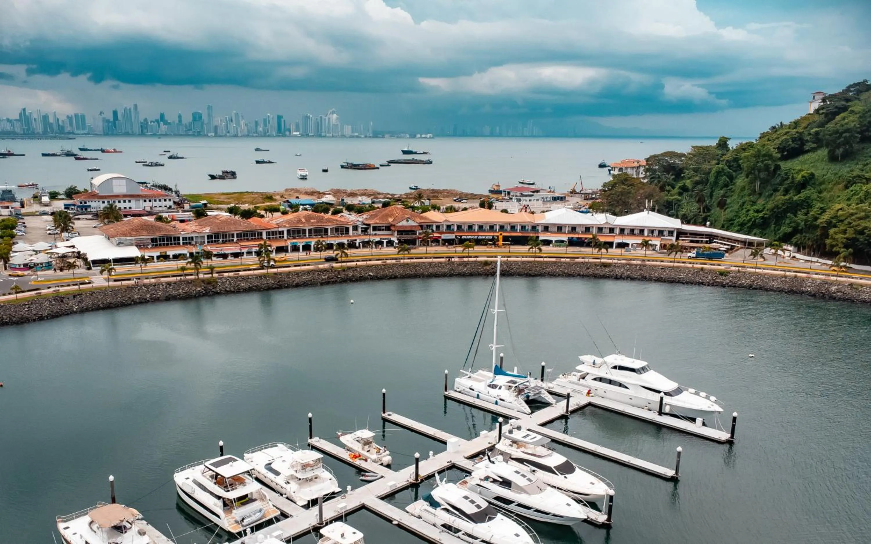 MARINN Tropical Vibes Hotel