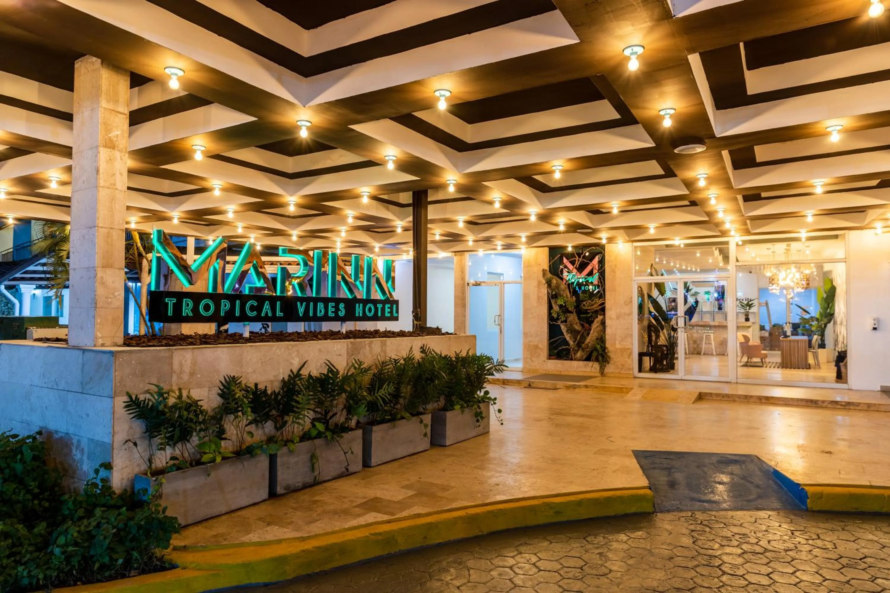 MARINN Tropical Vibes Hotel