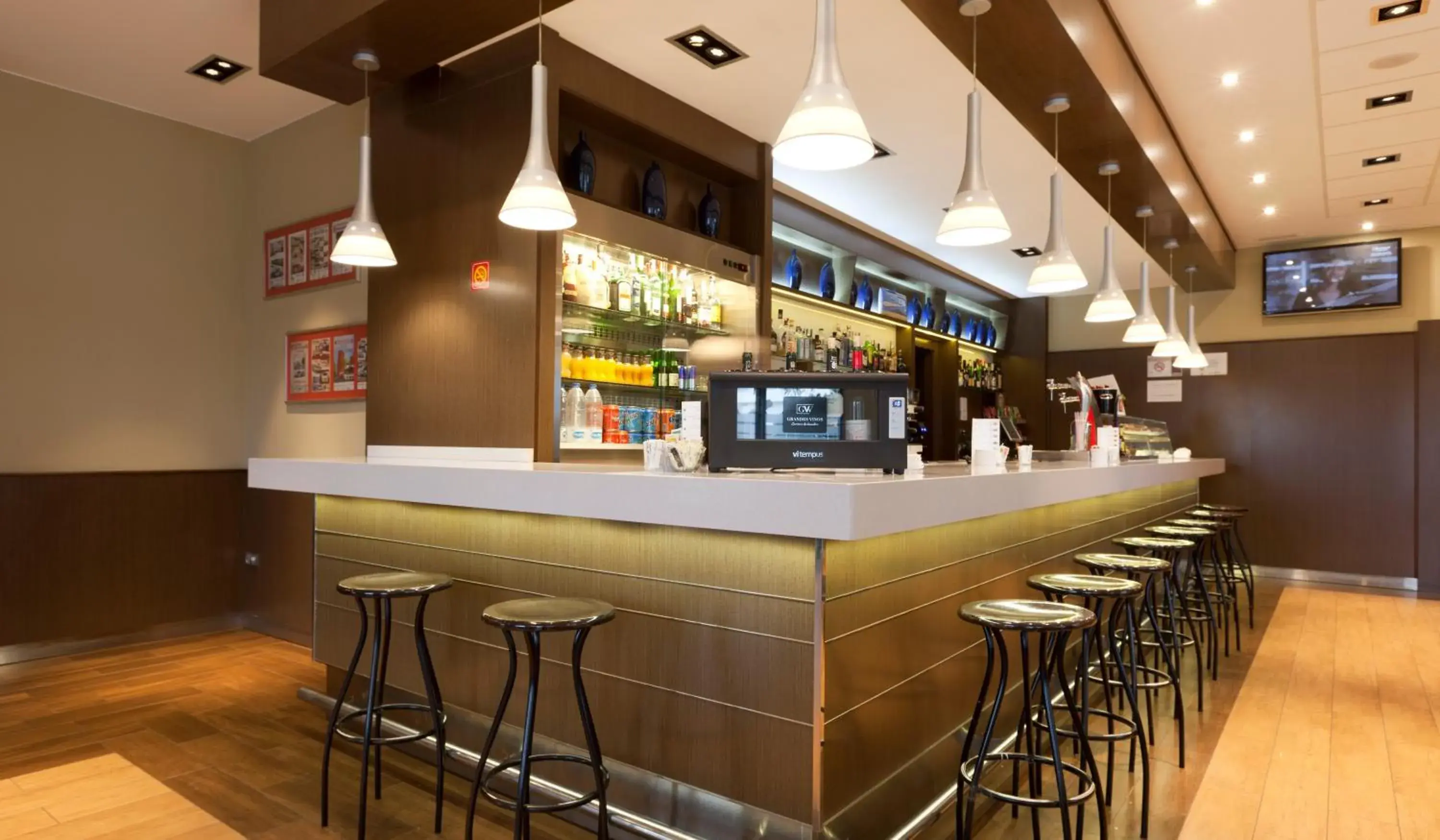 Lounge or bar in Hotel Ciudad de Alcañiz Lounge or bar in Hotel Ciudad de Alcañiz