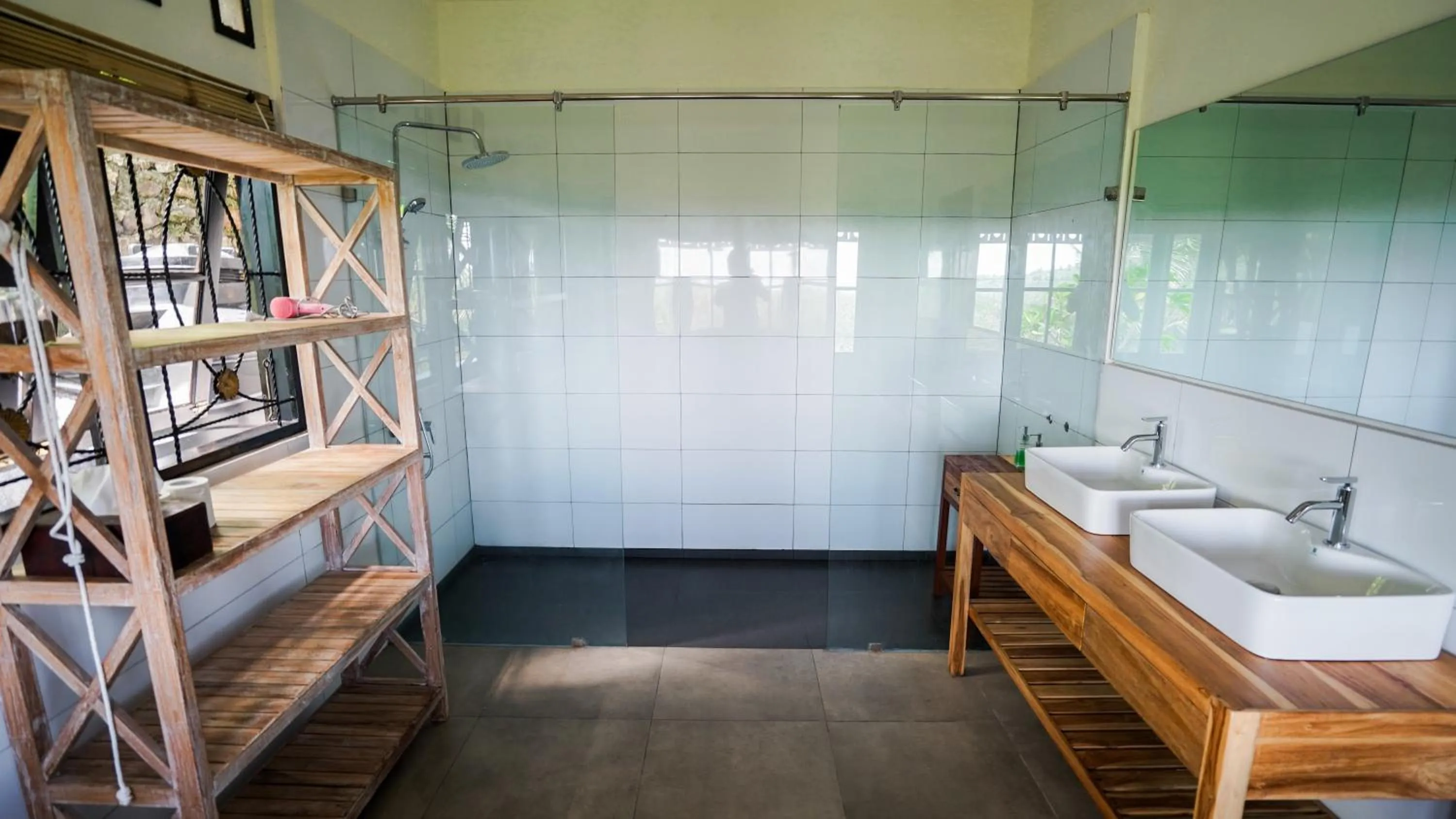Bathroom in The Lavana Villa Lombok Sunset