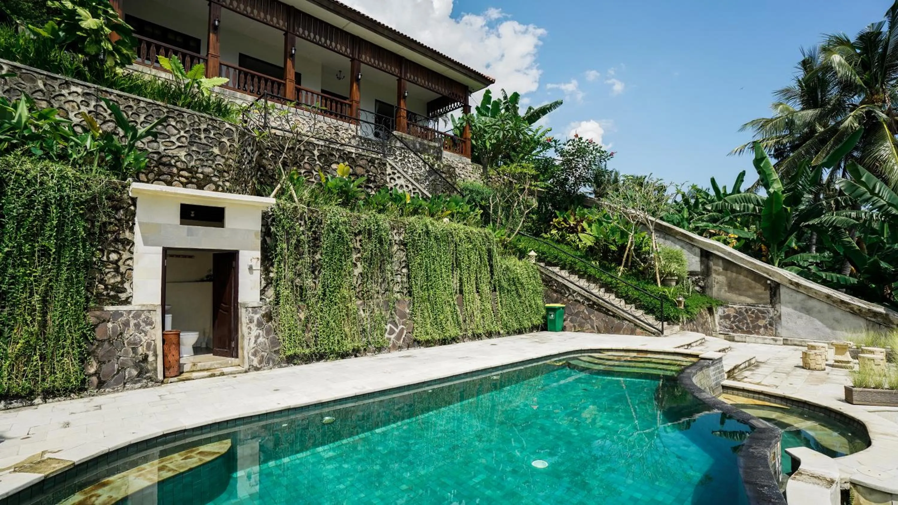Swimming pool in The Lavana Villa Lombok Sunset