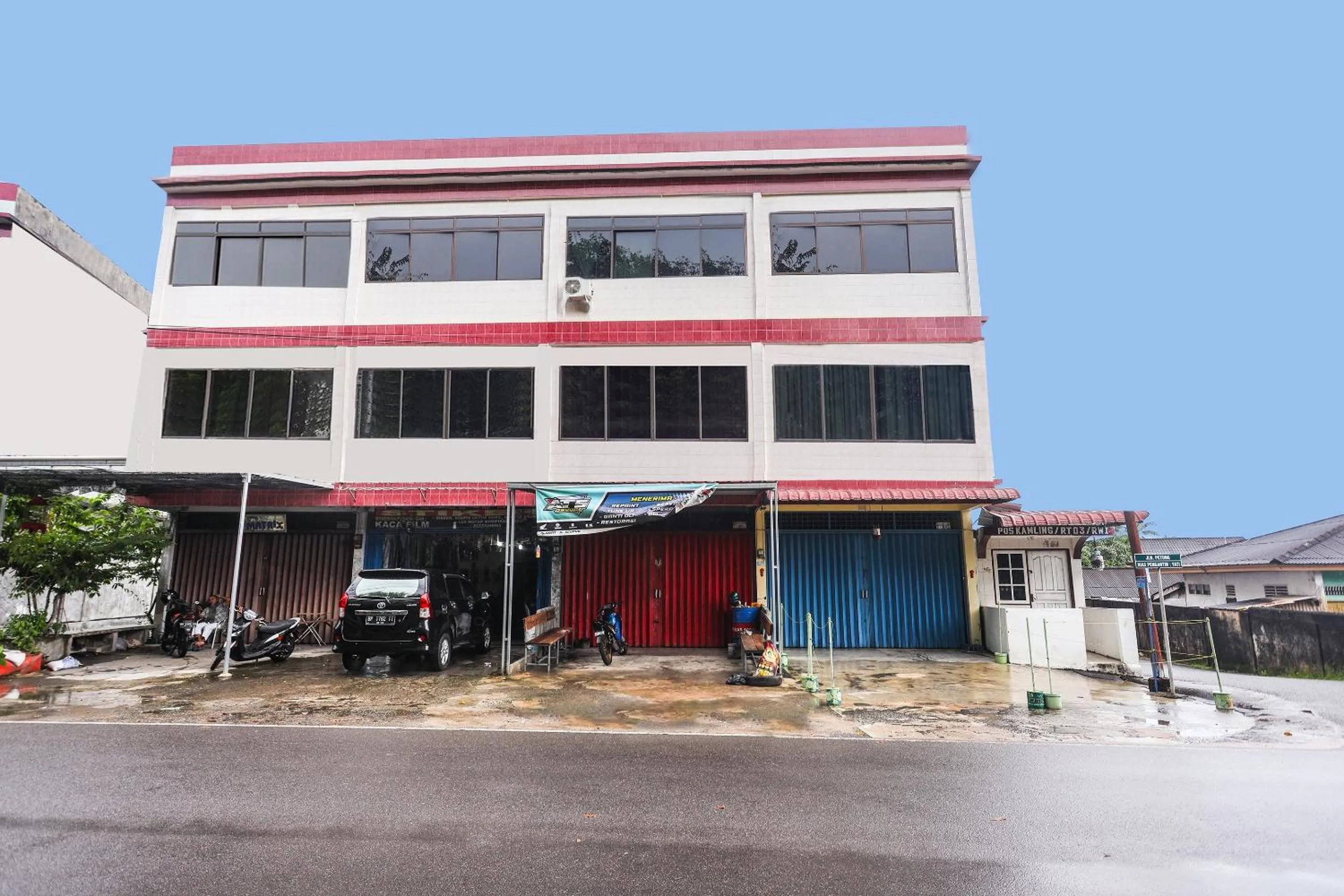 Facade/entrance in Hotel O Bagus Stay