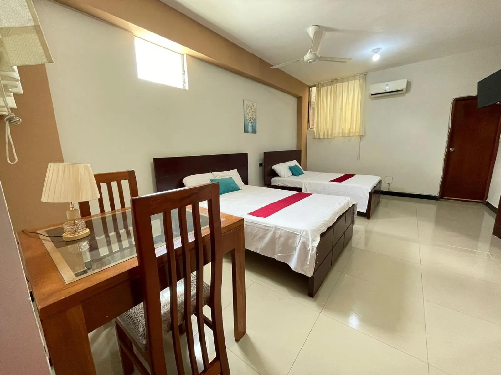 Dining area, Bed in Emanuel&Cavita