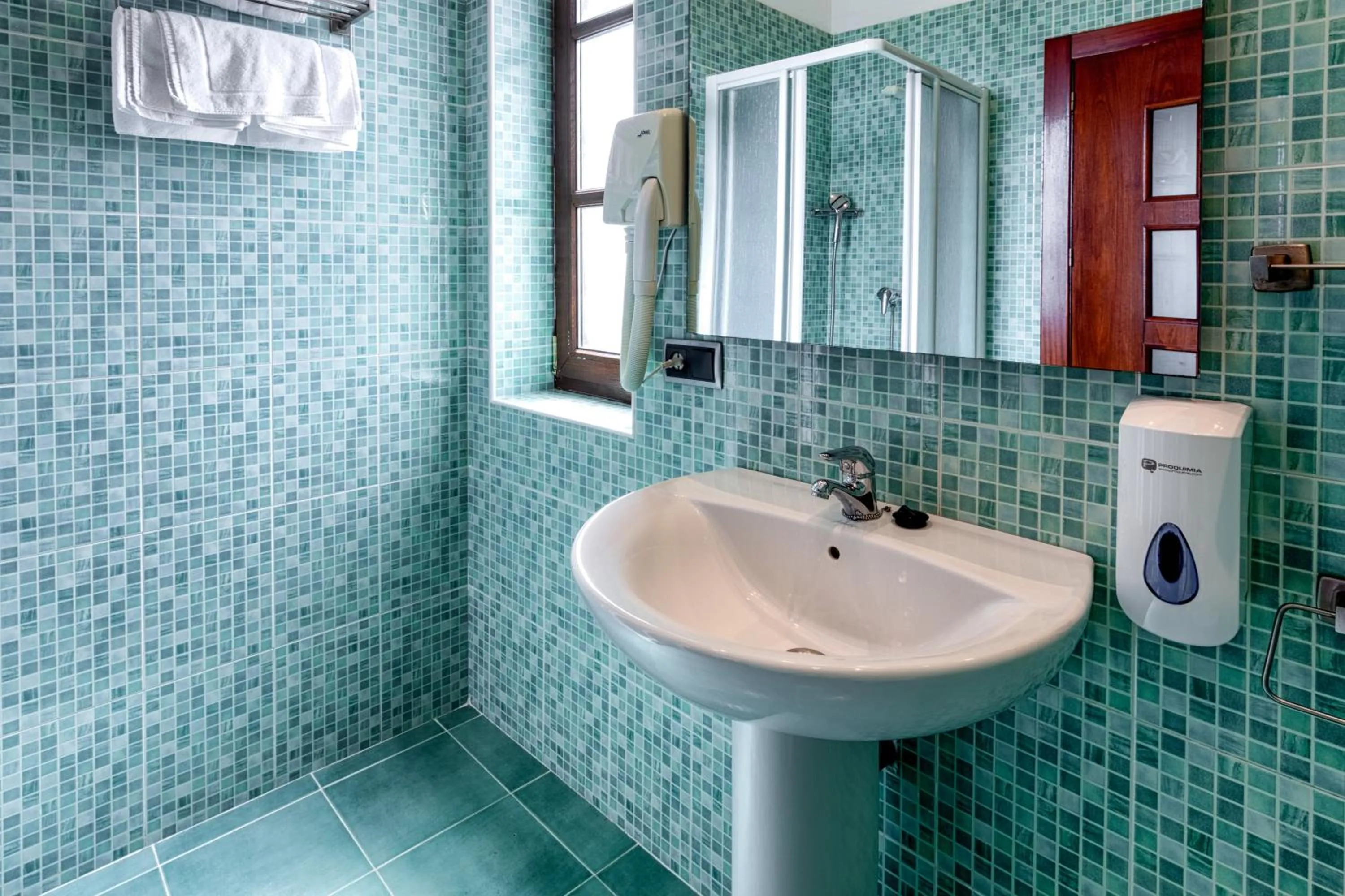 Shower in Apartamentos Costa Esmeralda