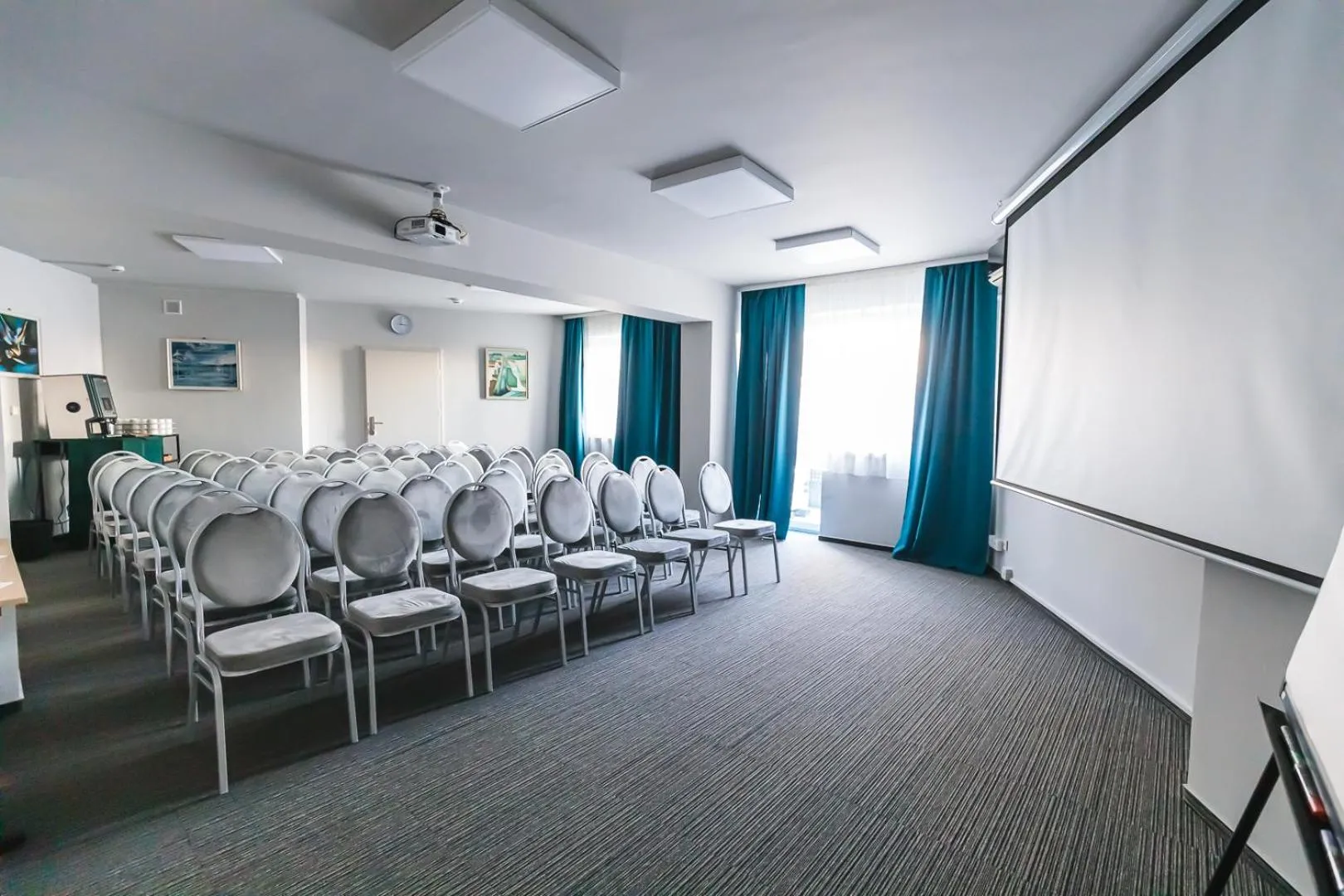 Business facilities in Hotel Akwawit