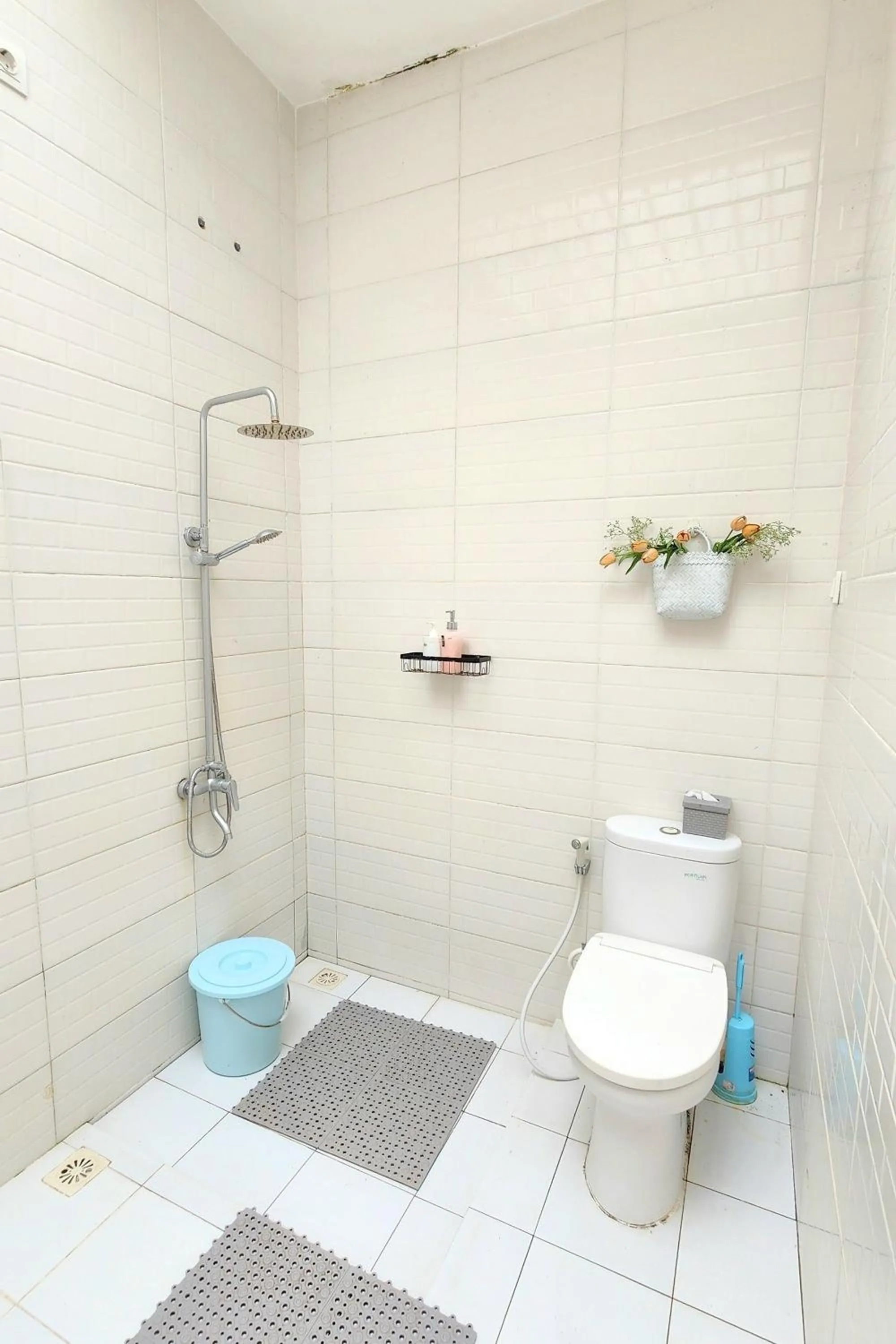 Shower in Floraison Living Villa Yogyakarta