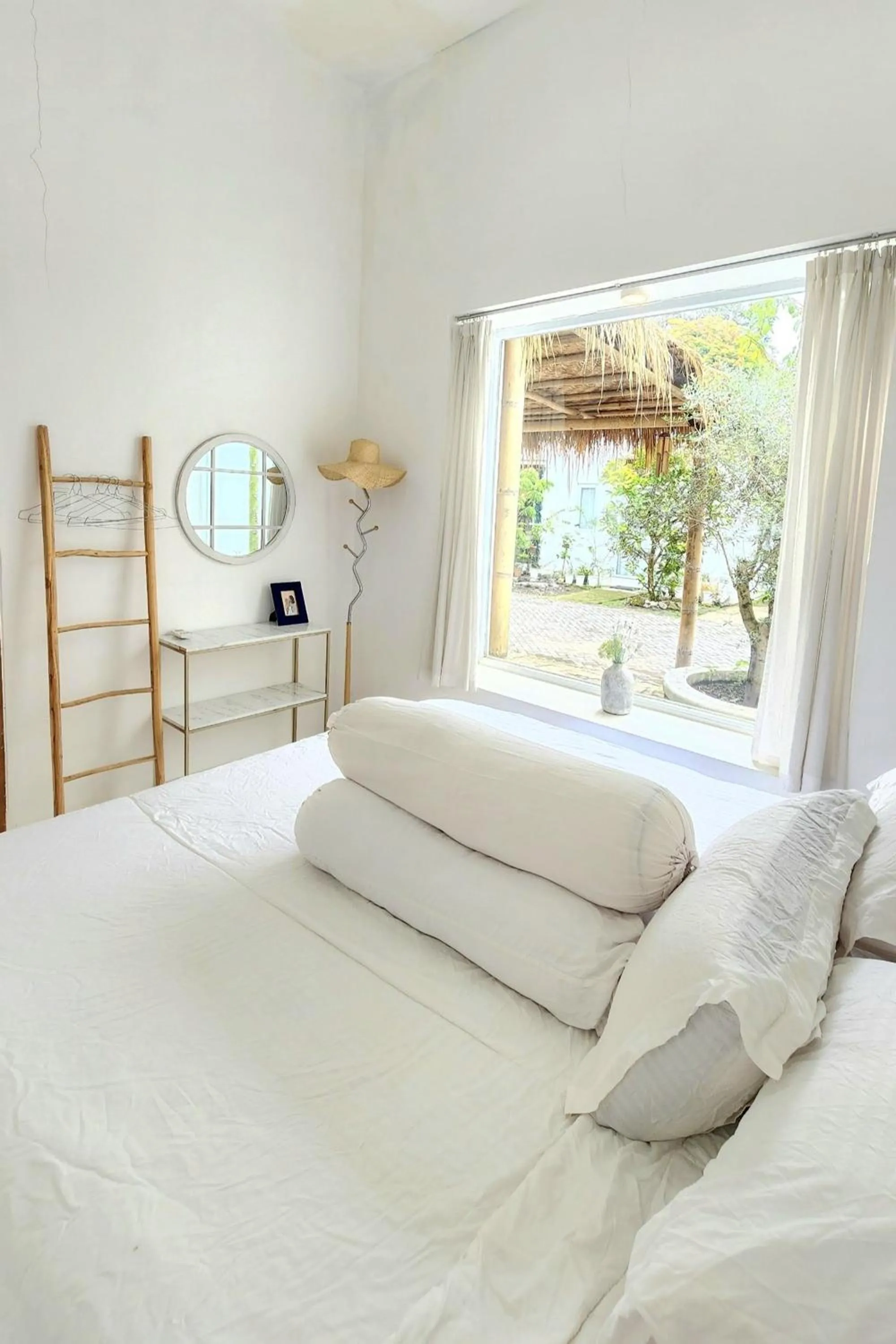 Bedroom, Bed in Floraison Living Villa Yogyakarta