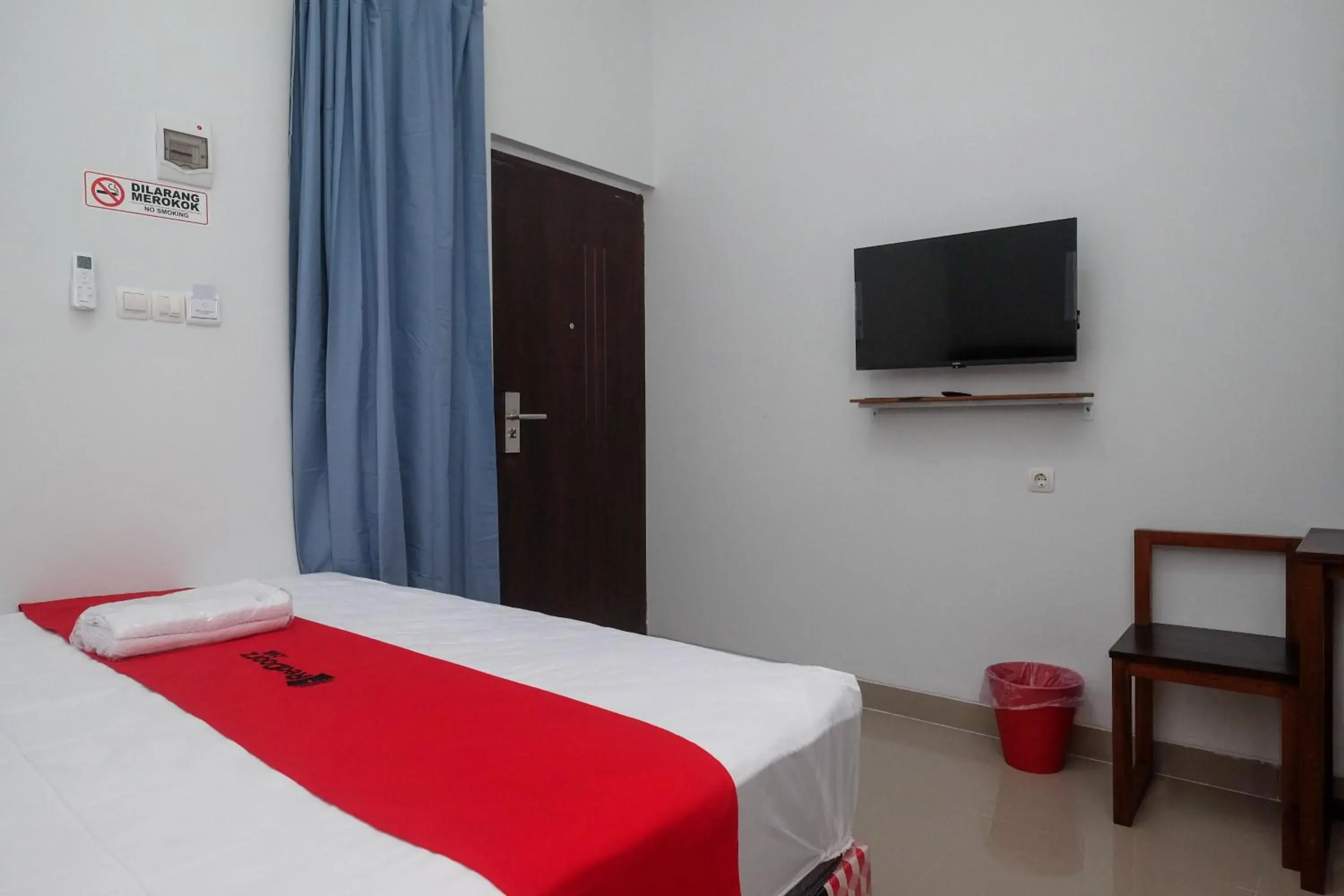 Bedroom, Bed in RedDoorz Plus near Alun Alun Kota Blora Bedroom, Bed in RedDoorz Plus near Alun Alun Kota Blora