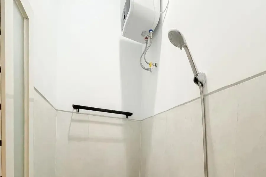 Bathroom in RedDoorz Plus near Alun Alun Kota Blora