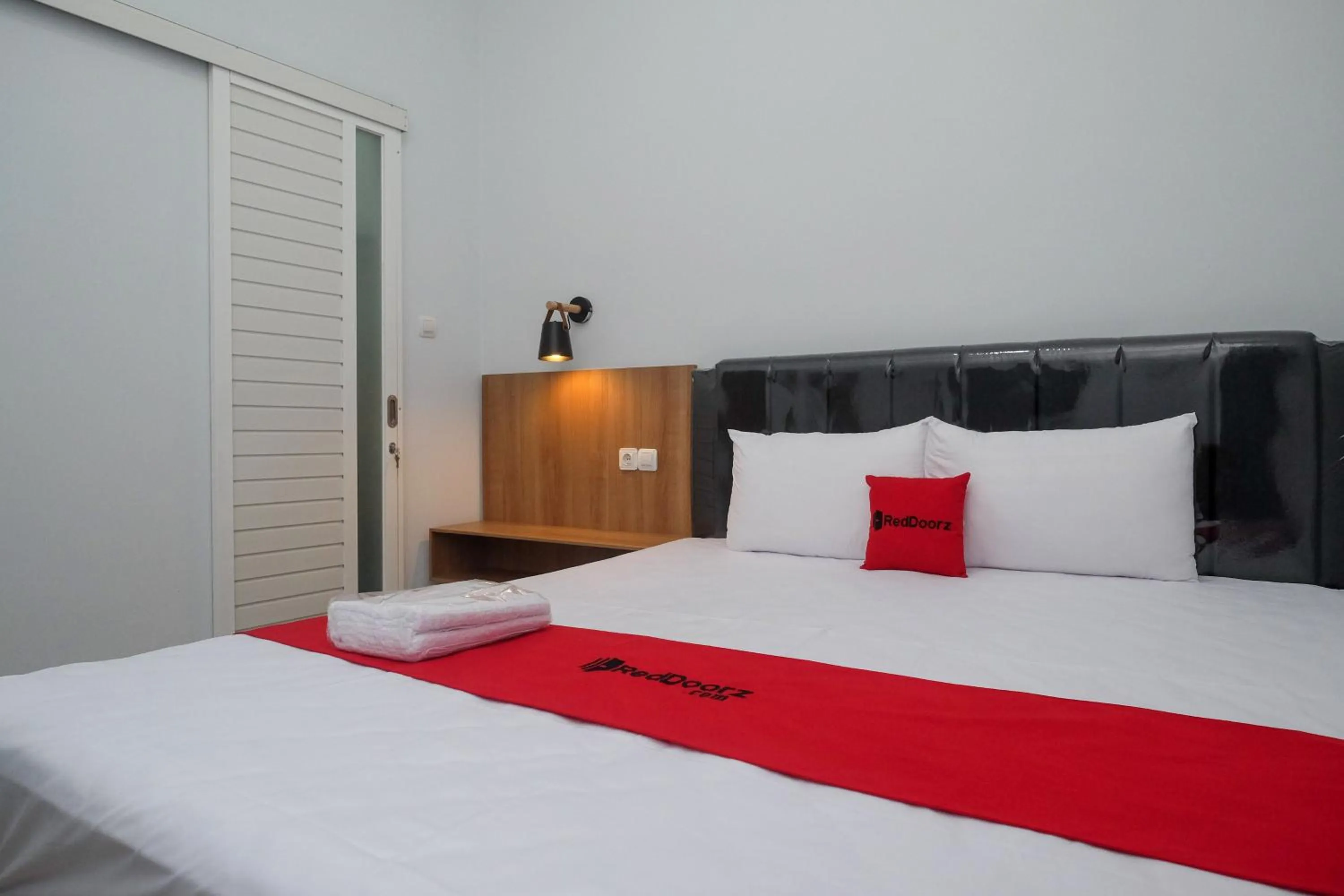 Bedroom, Bed in RedDoorz Plus near Alun Alun Kota Blora