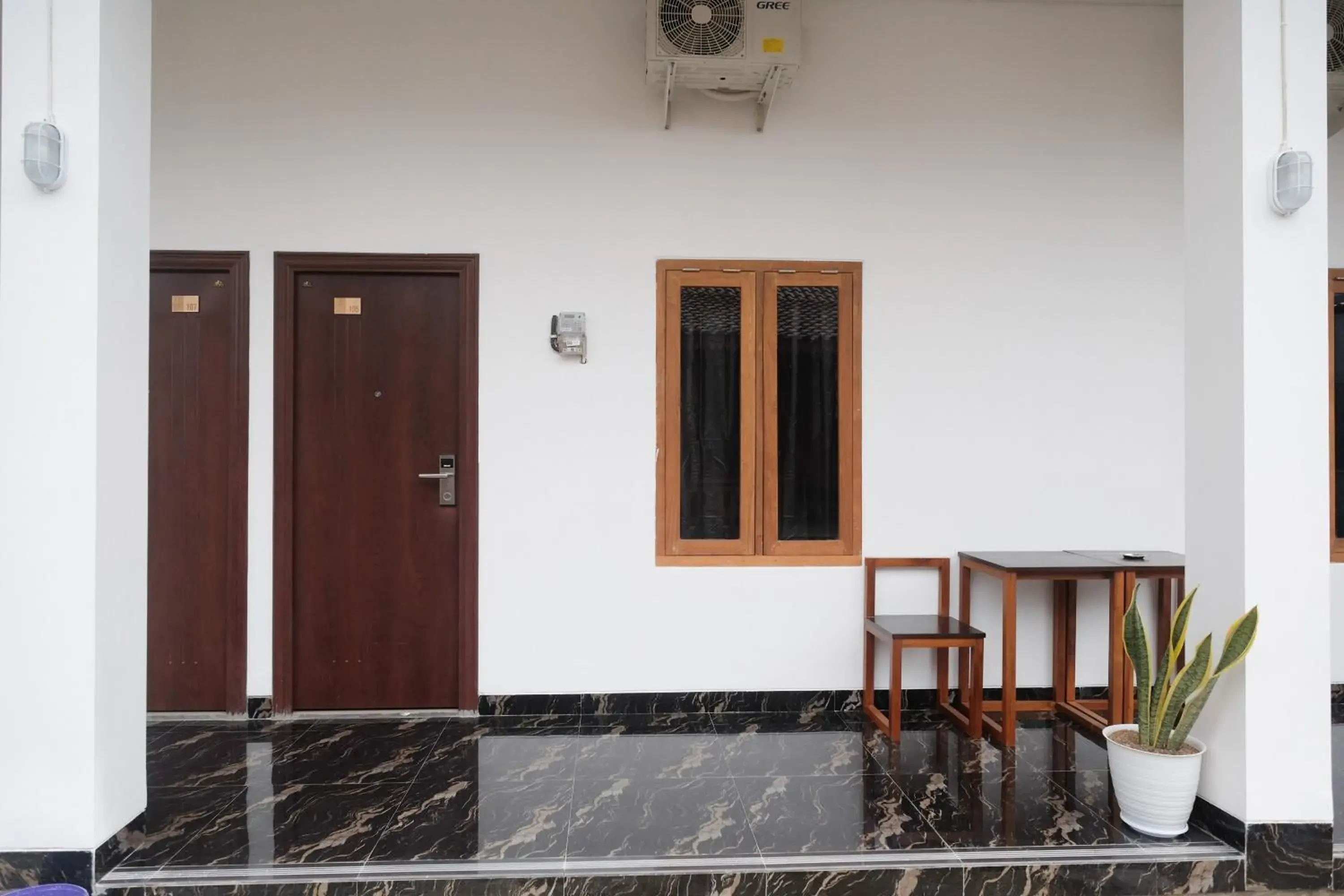 Property building in RedDoorz Plus near Alun Alun Kota Blora Property building in RedDoorz Plus near Alun Alun Kota Blora