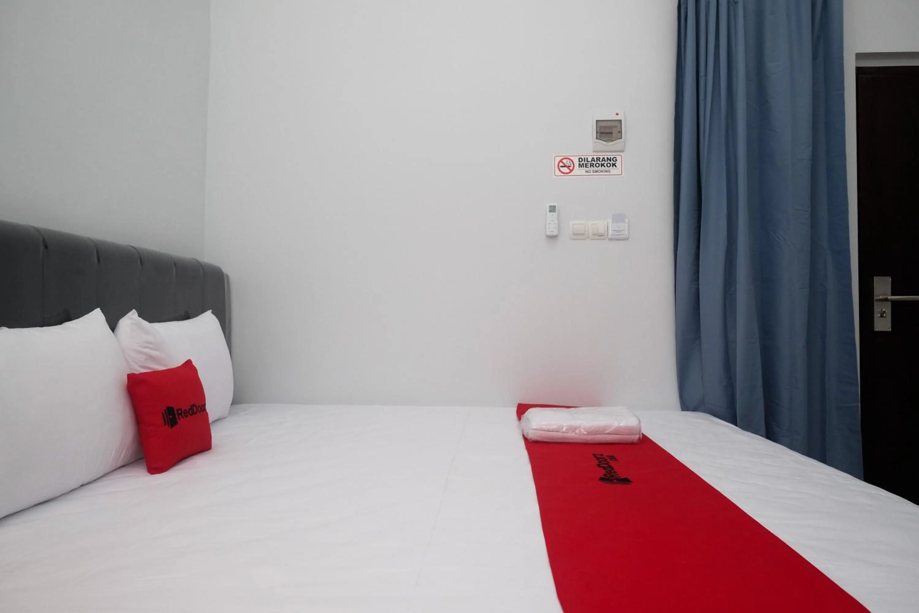 Bedroom, Bed in RedDoorz Plus near Alun Alun Kota Blora