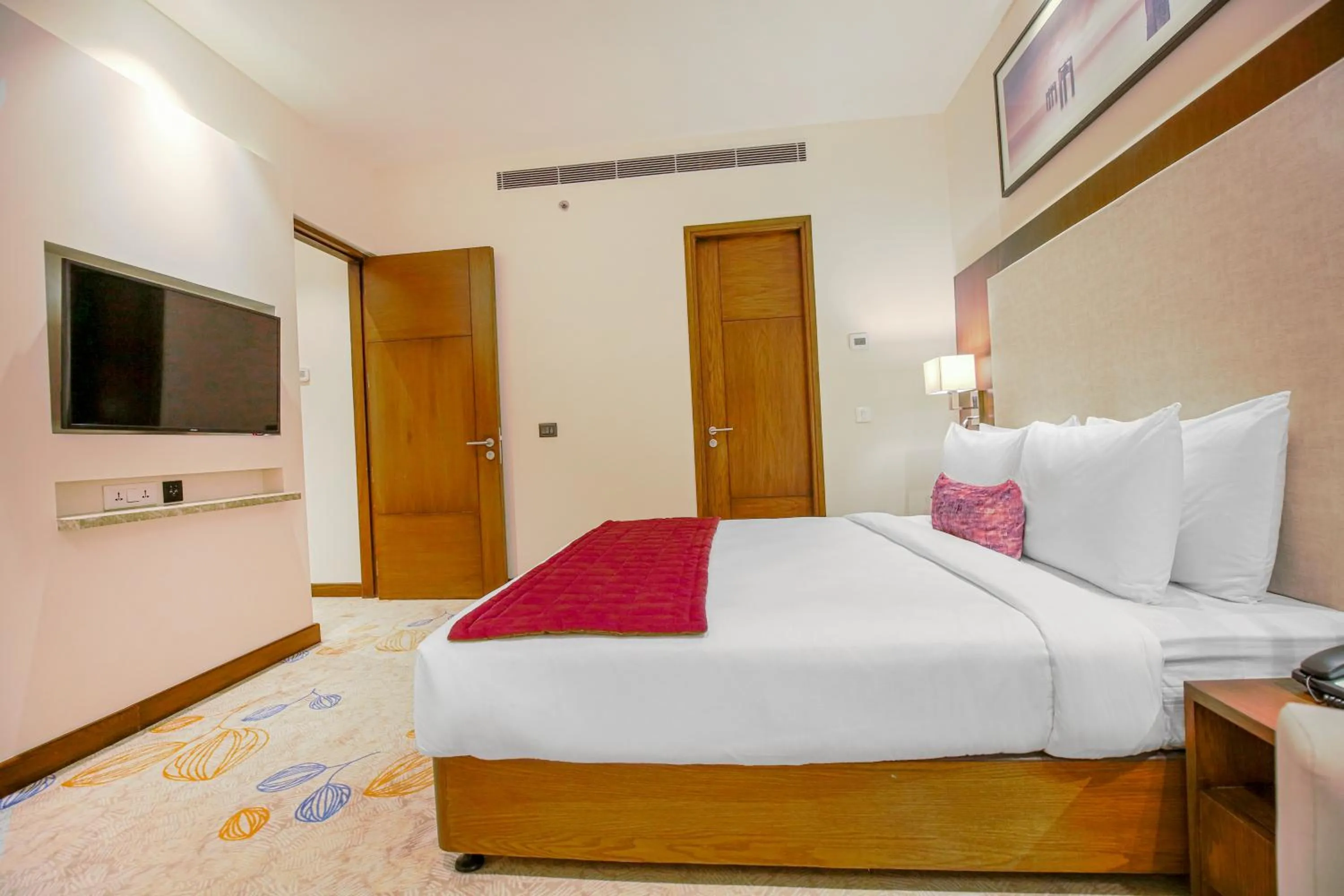 Bed in Best Western Plus Chandigarh Mohali