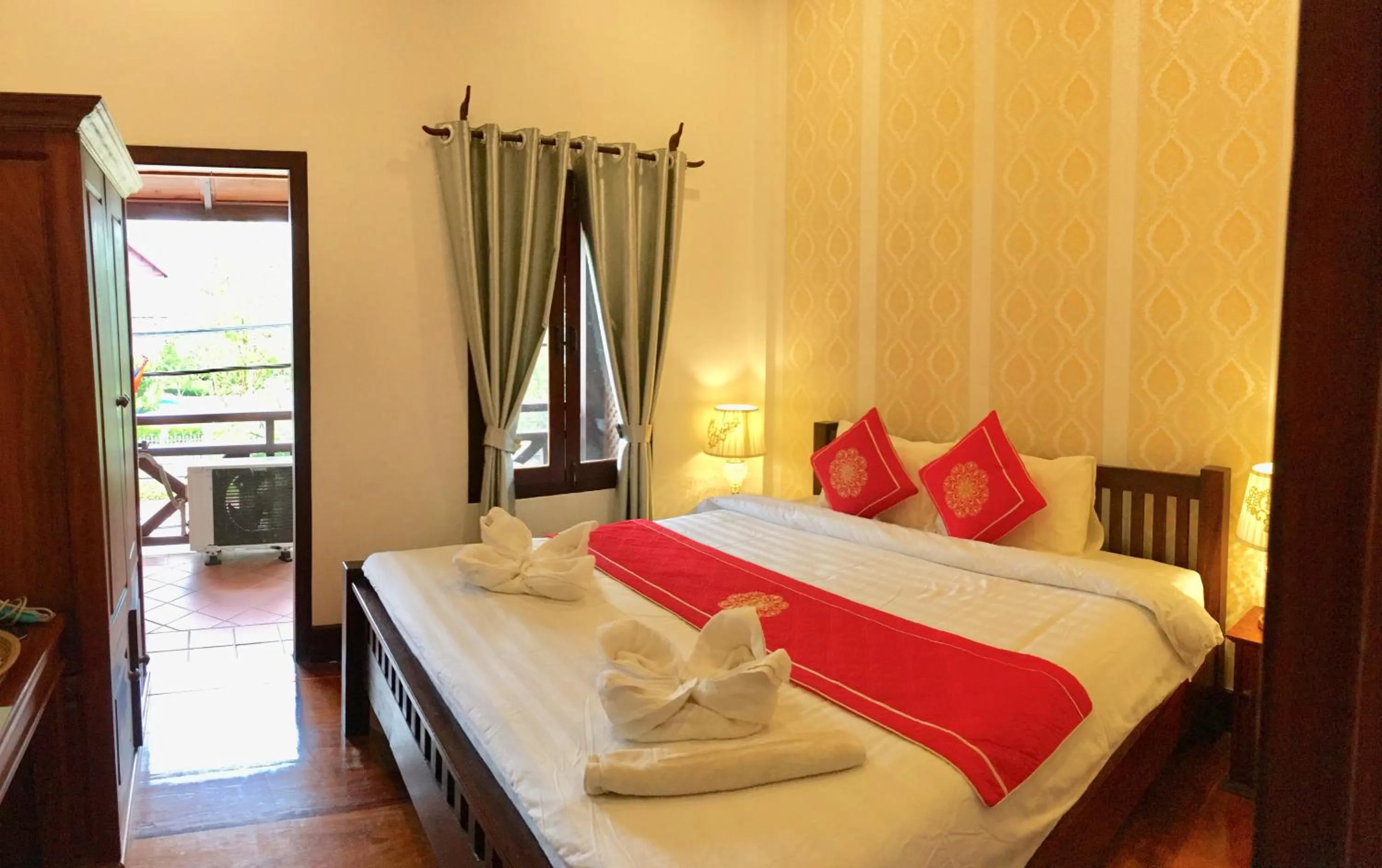 Bed in Luang Prabang Pangkham Lodge