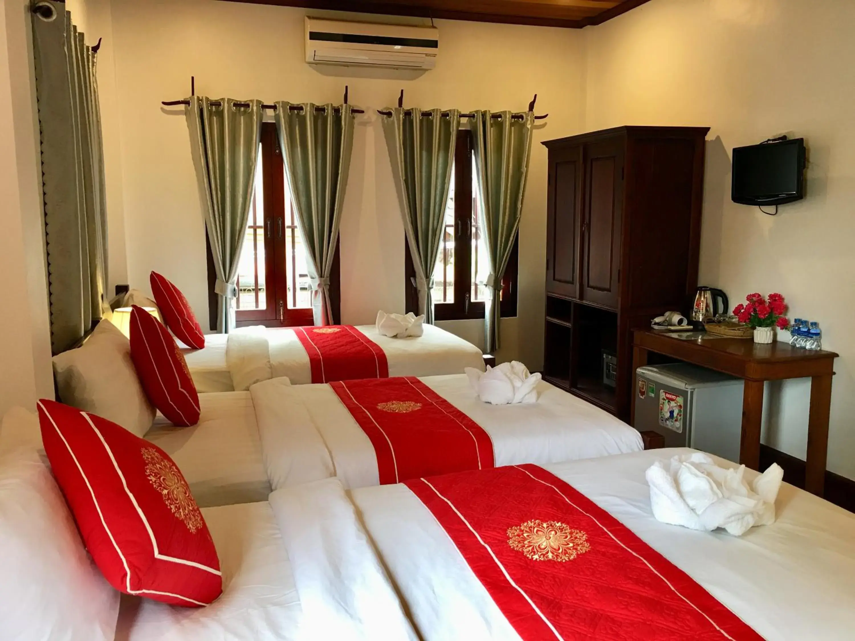 Bed in Luang Prabang Pangkham Lodge Bed in Luang Prabang Pangkham Lodge