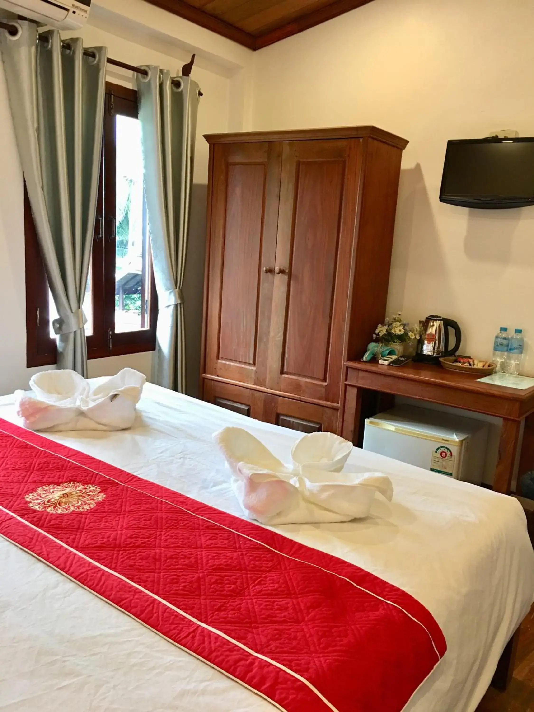 Communal lounge/ TV room, Bed in Luang Prabang Pangkham Lodge Communal lounge/ TV room, Bed in Luang Prabang Pangkham Lodge