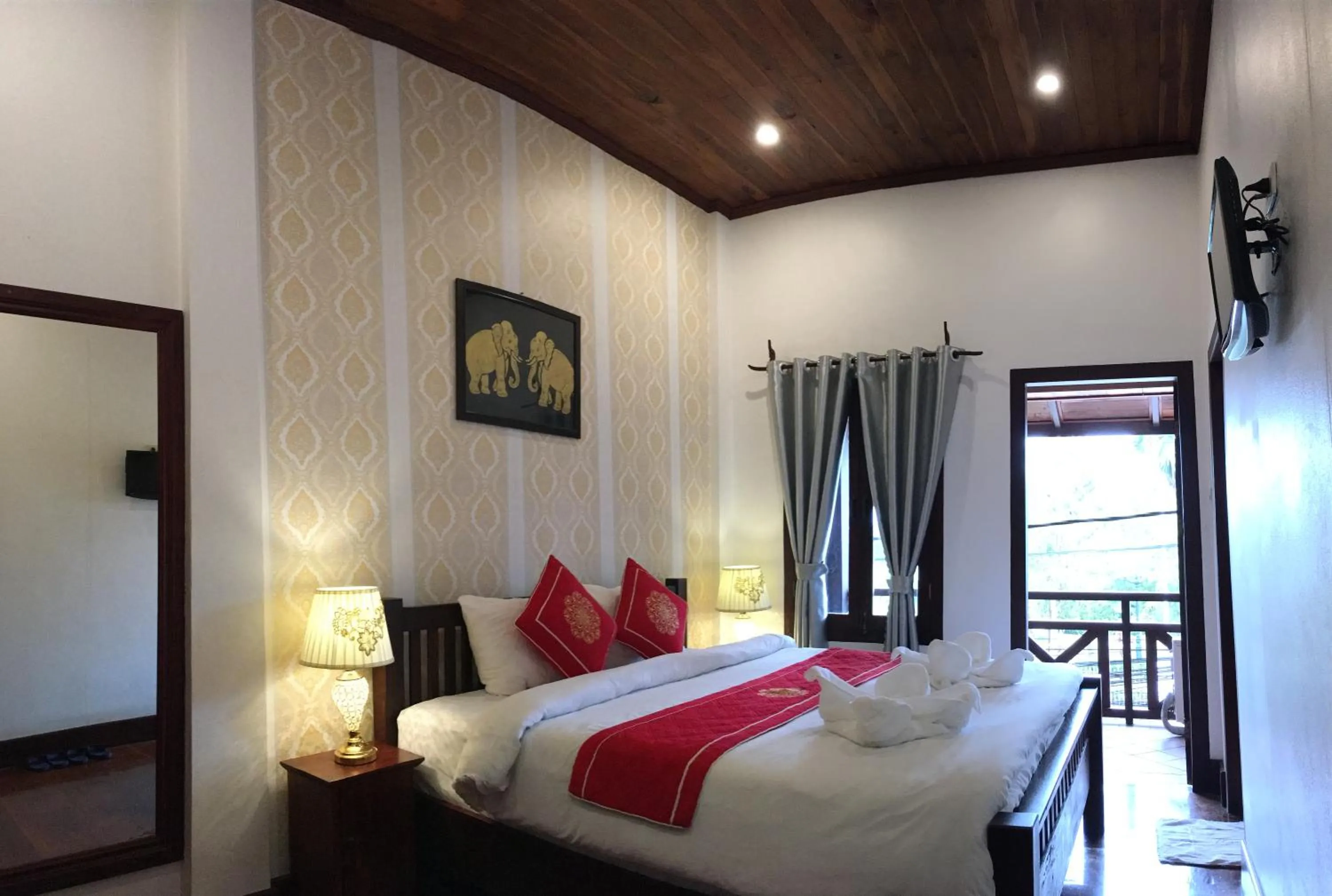 Bed in Luang Prabang Pangkham Lodge