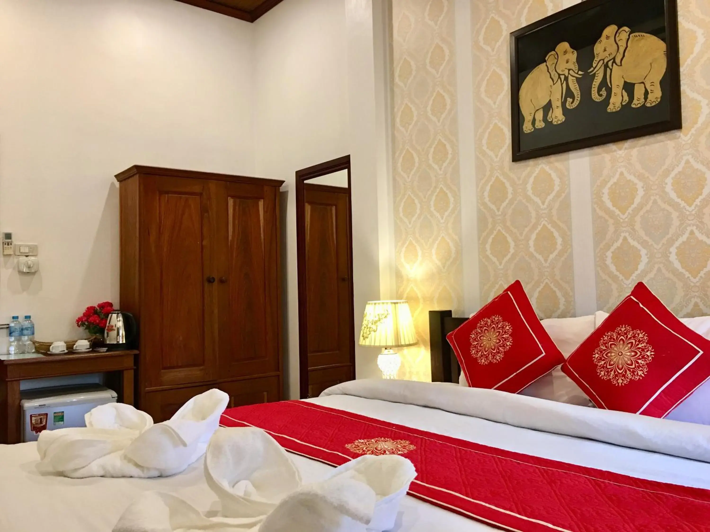 Bed in Luang Prabang Pangkham Lodge Bed in Luang Prabang Pangkham Lodge