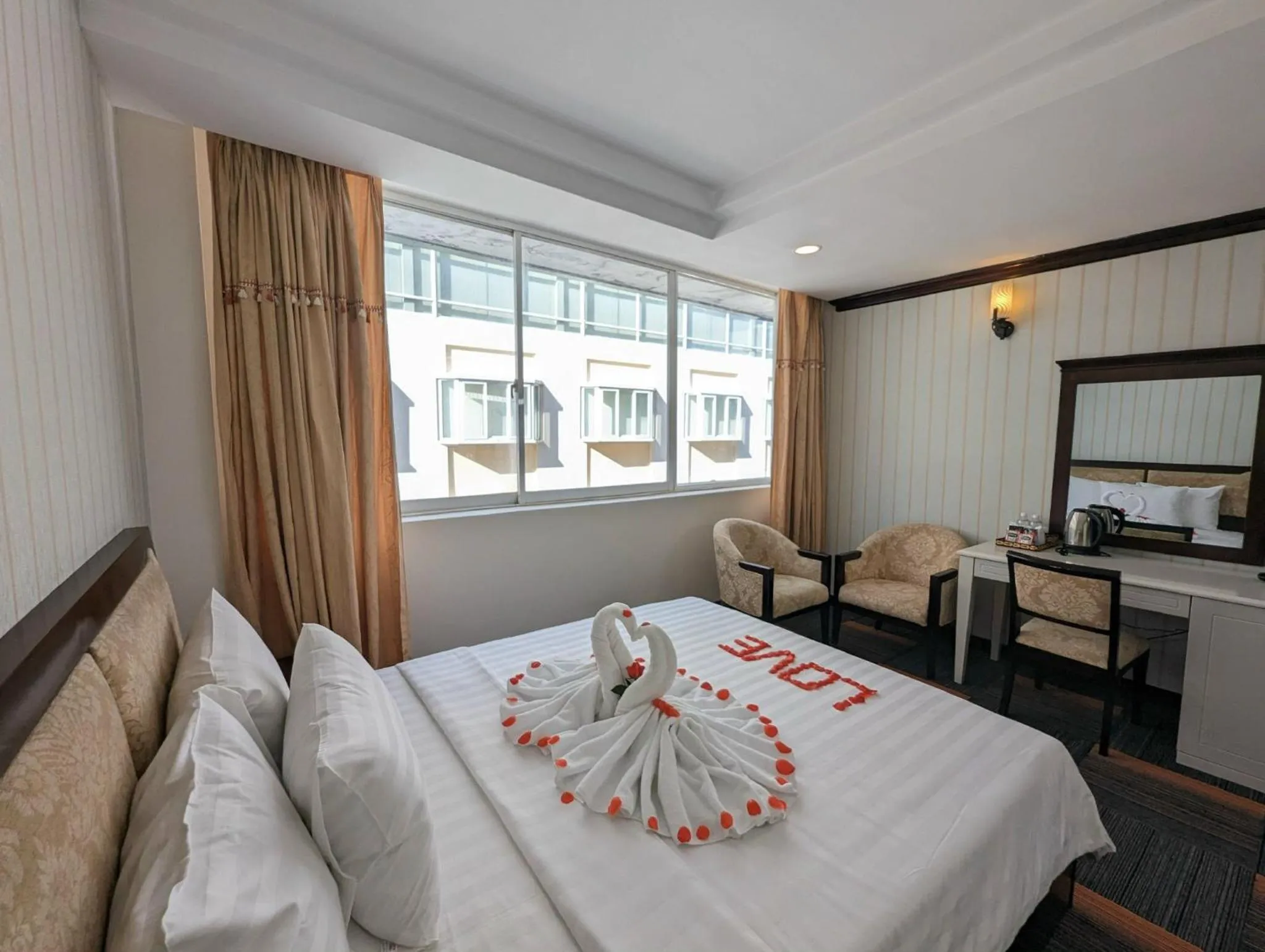 Bed in Đông Kinh Hotel