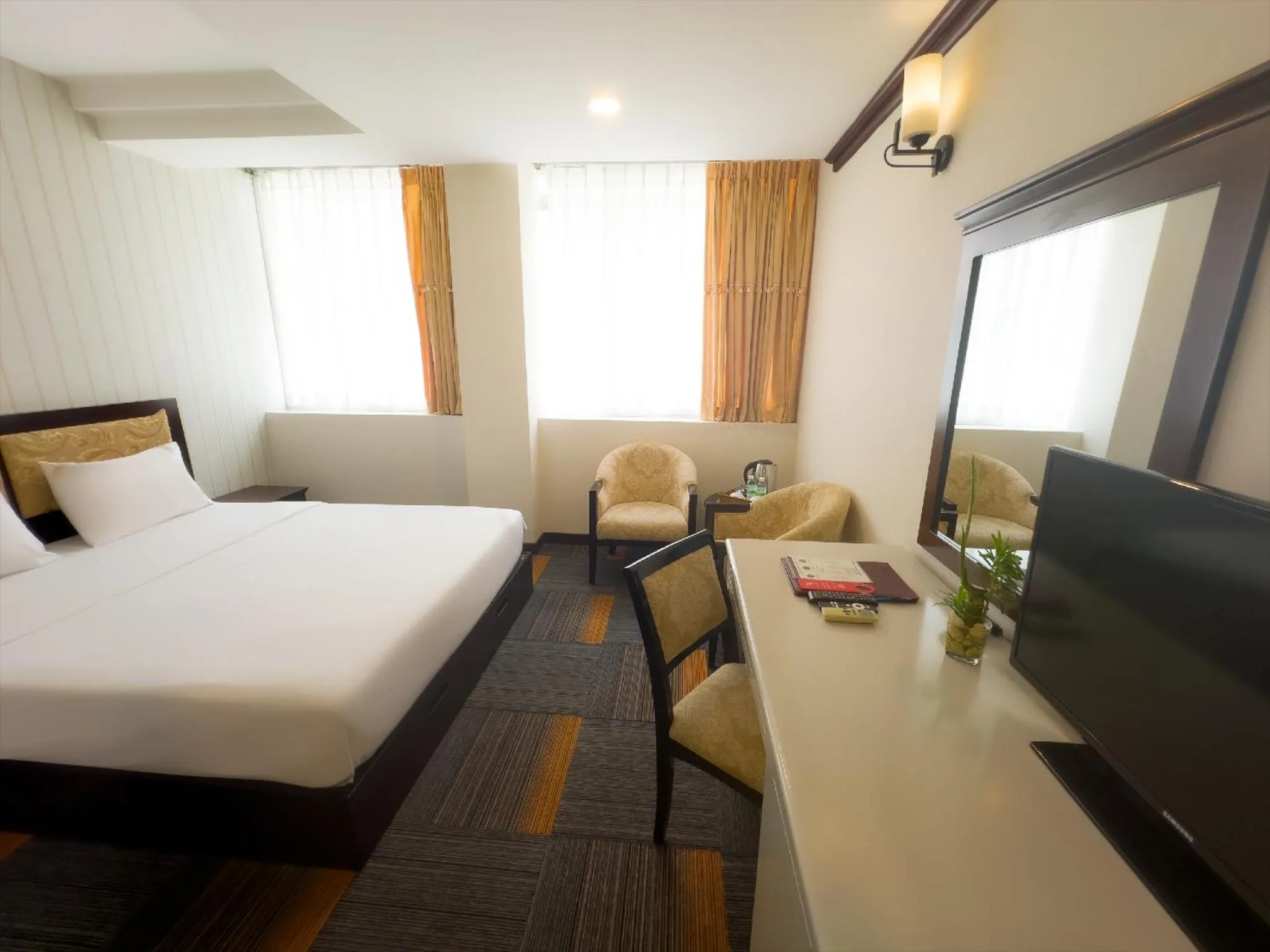 Bed in Đông Kinh Hotel