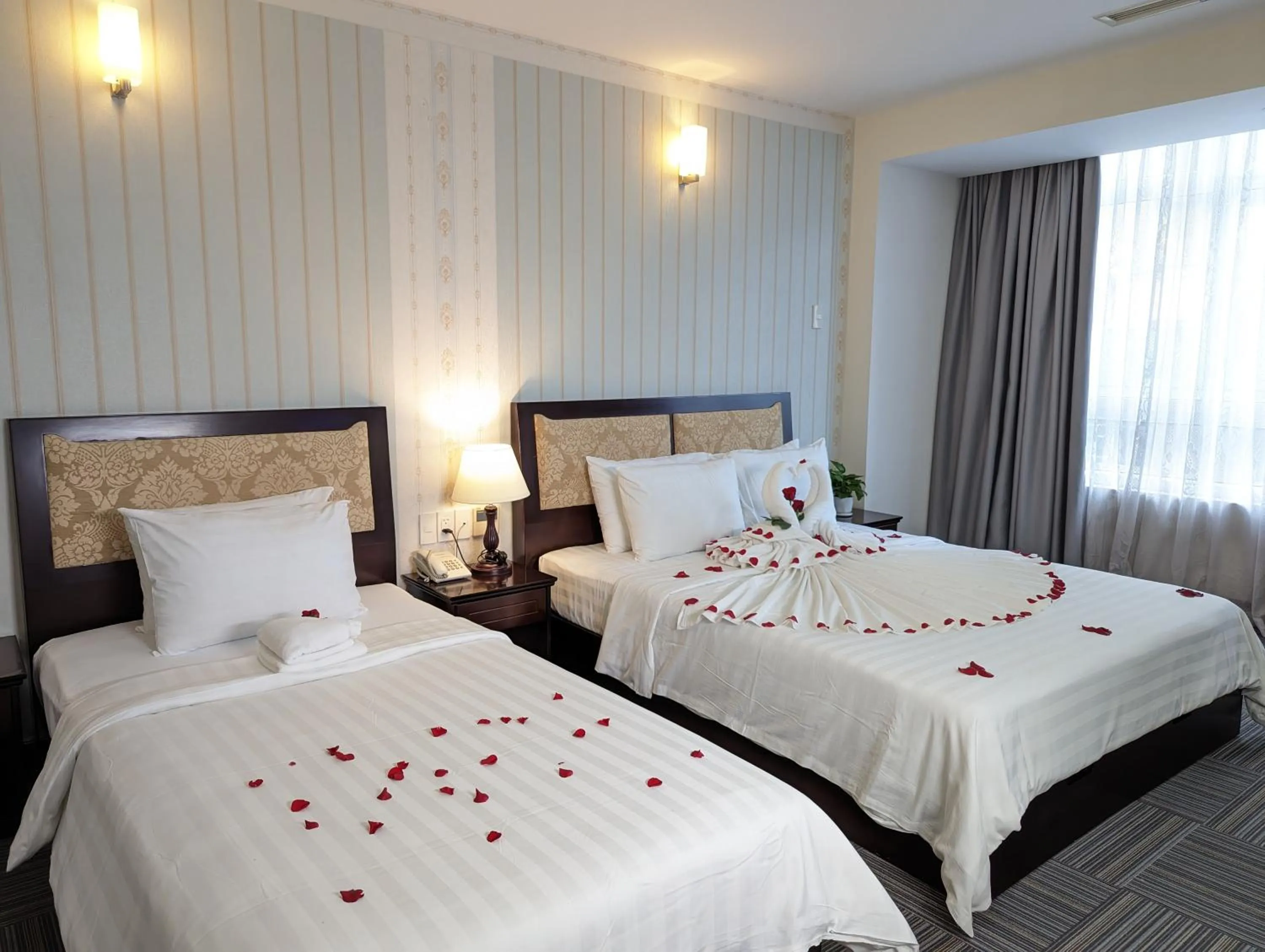 Bed in Đông Kinh Hotel