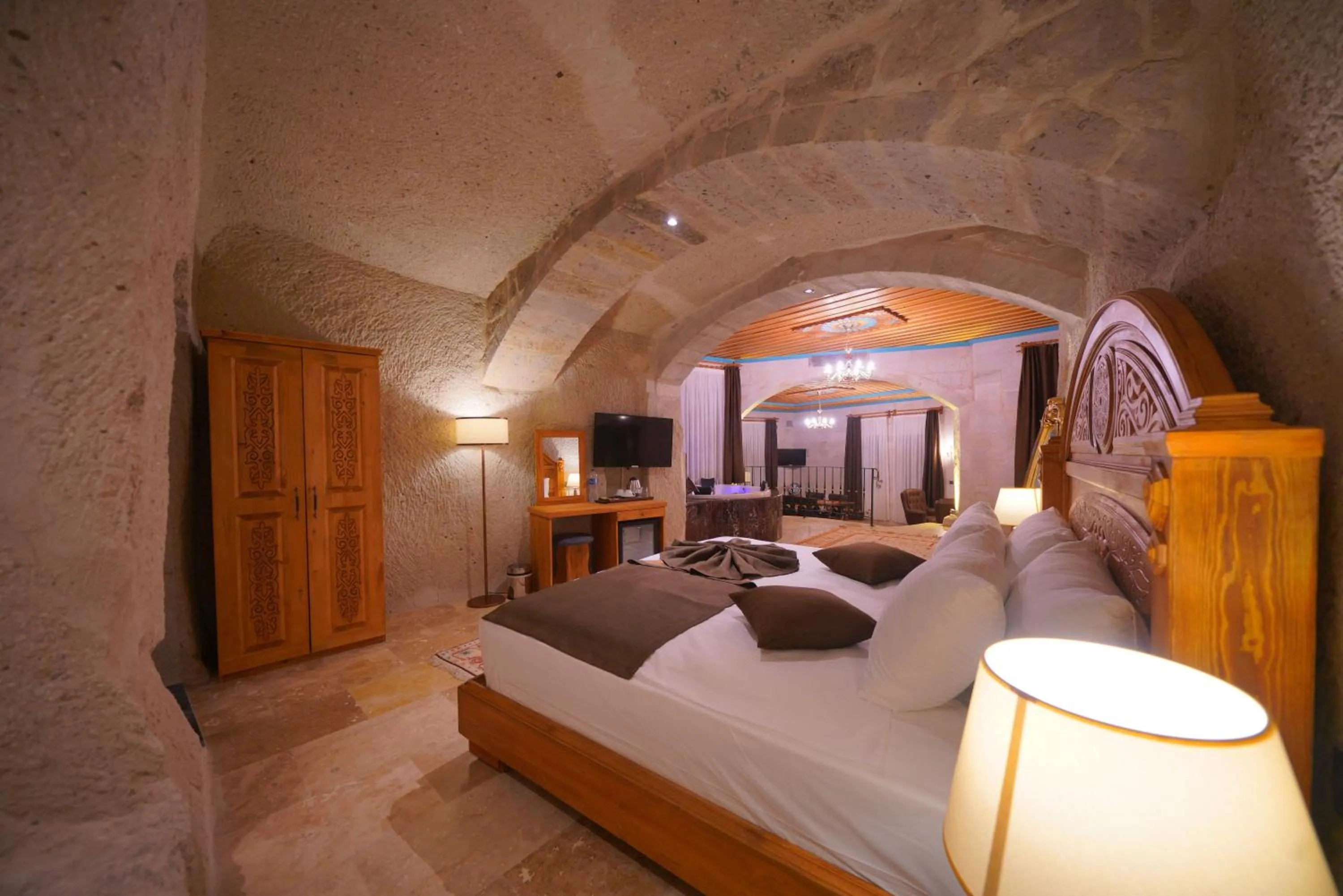 Communal lounge/ TV room, Bed in Cappadocia Secret Hill Cave Suites