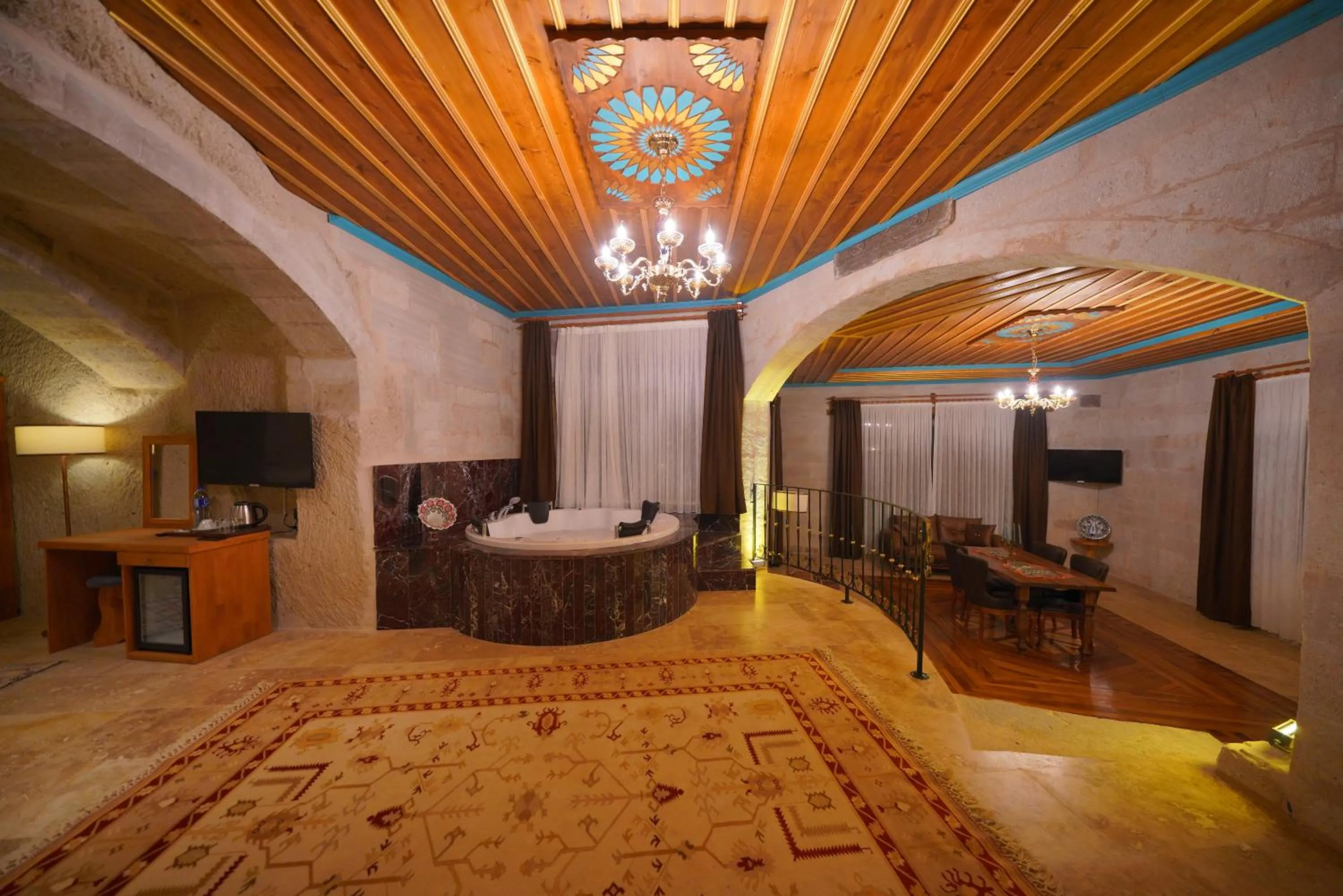 Hot Tub, Bed in Cappadocia Secret Hill Cave Suites