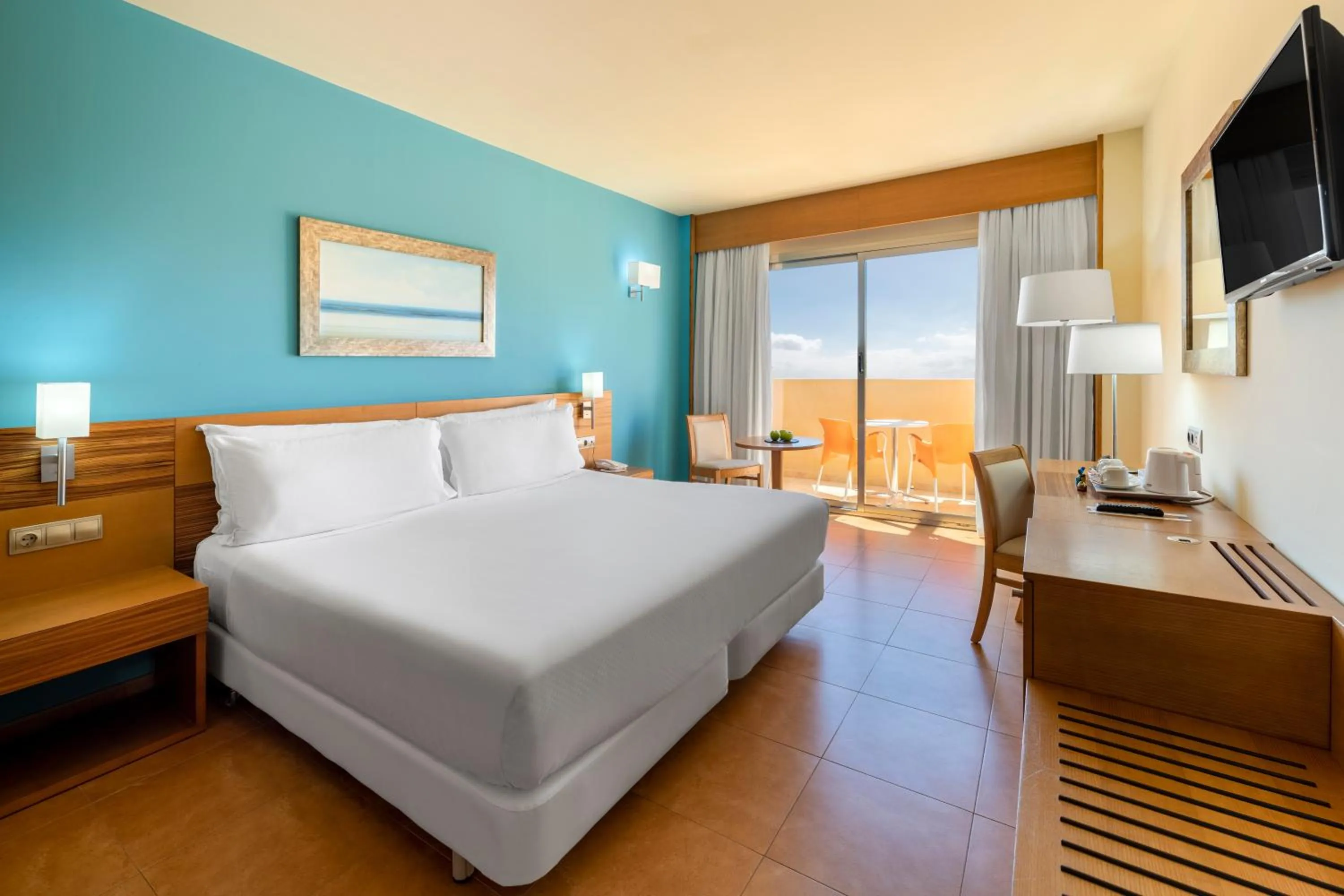 Photo of the whole room, Bed in Elba Carlota Beach & Golf Resort