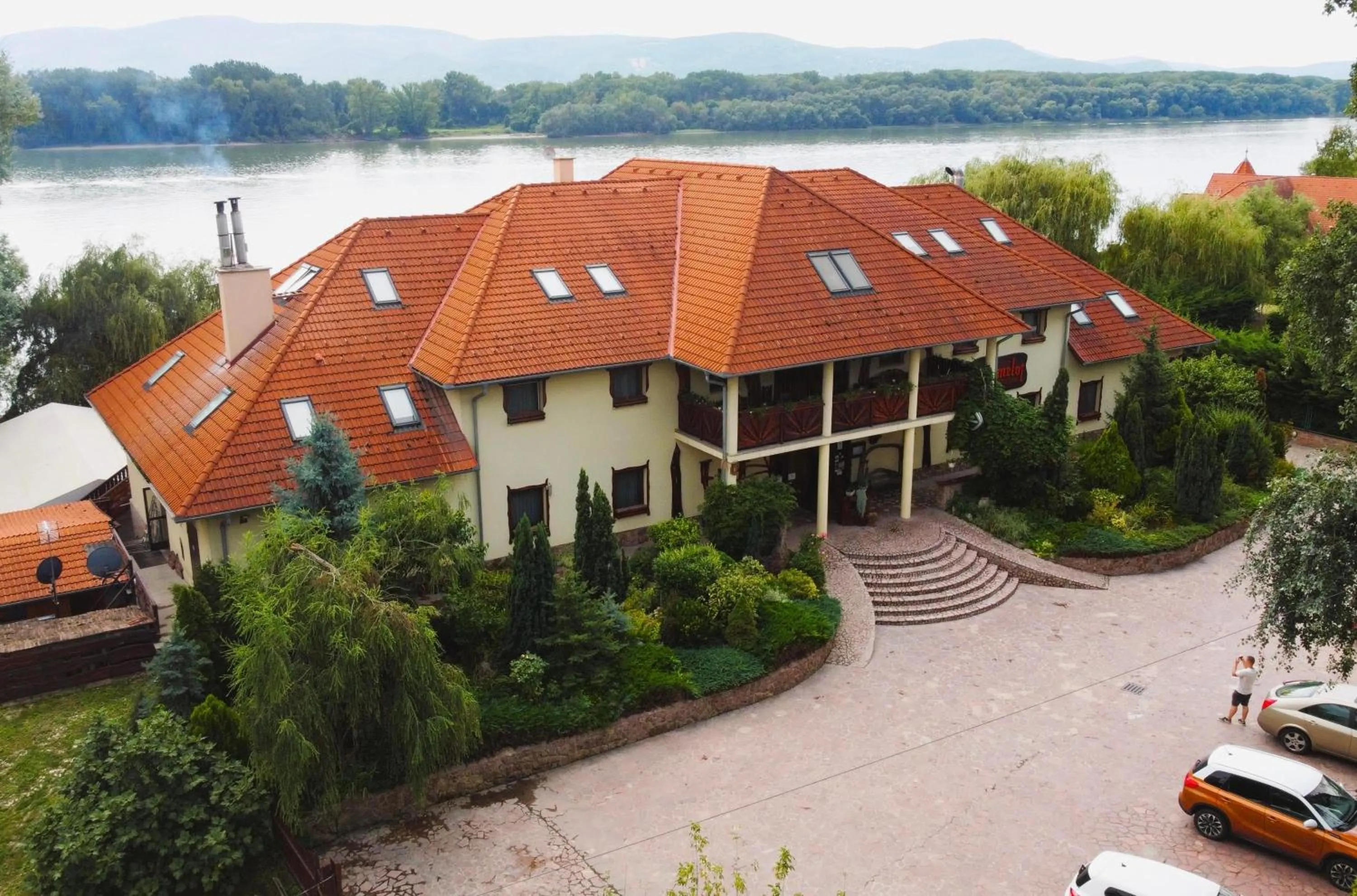 Camelot Club Hotel