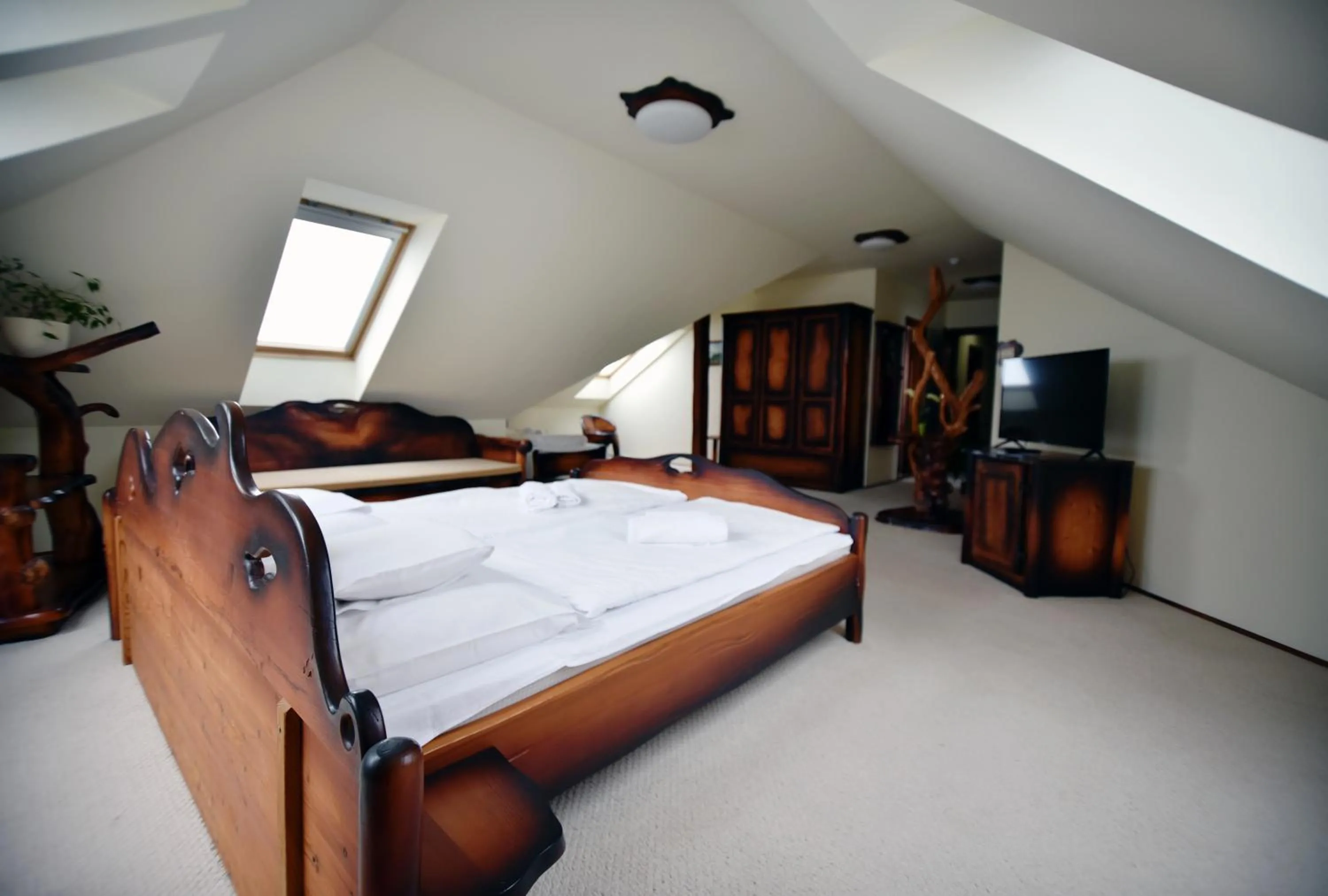 Family Room with Bath in Camelot Club Hotel