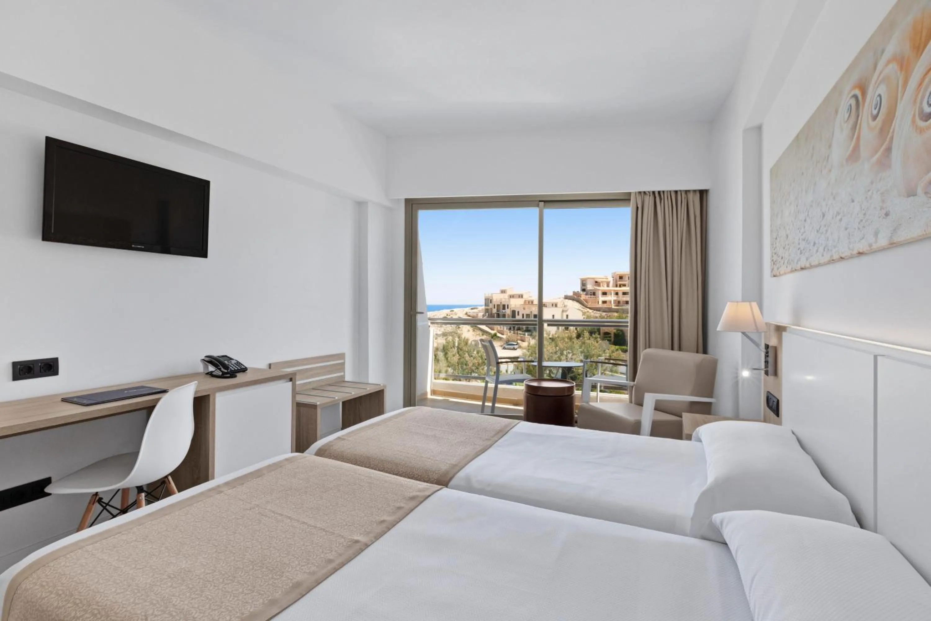 Photo of the whole room, Bed in THB Cala Lliteras - Adults Only