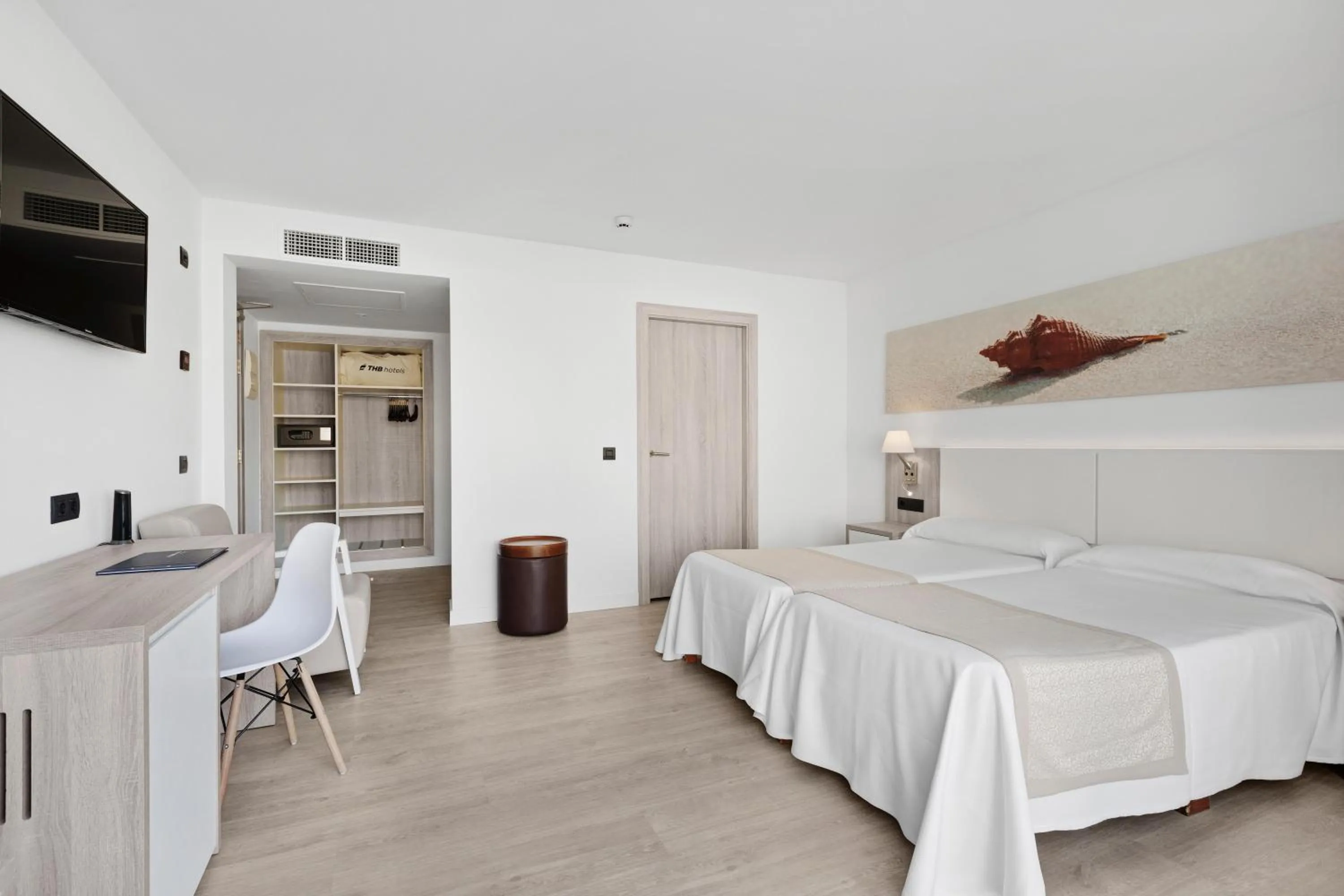 Photo of the whole room, Bed in THB Cala Lliteras - Adults Only