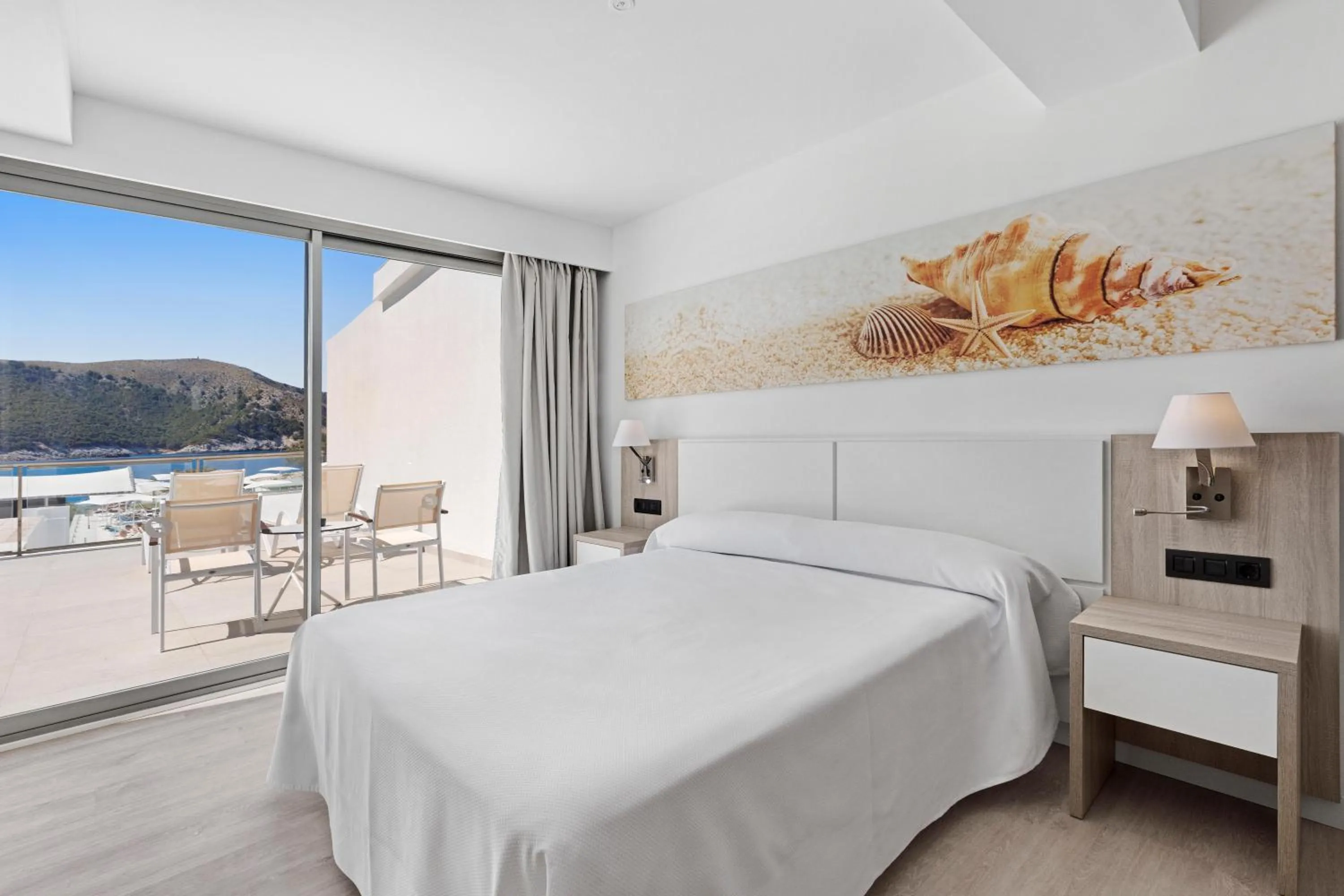 Balcony/Terrace, Bed in THB Cala Lliteras - Adults Only