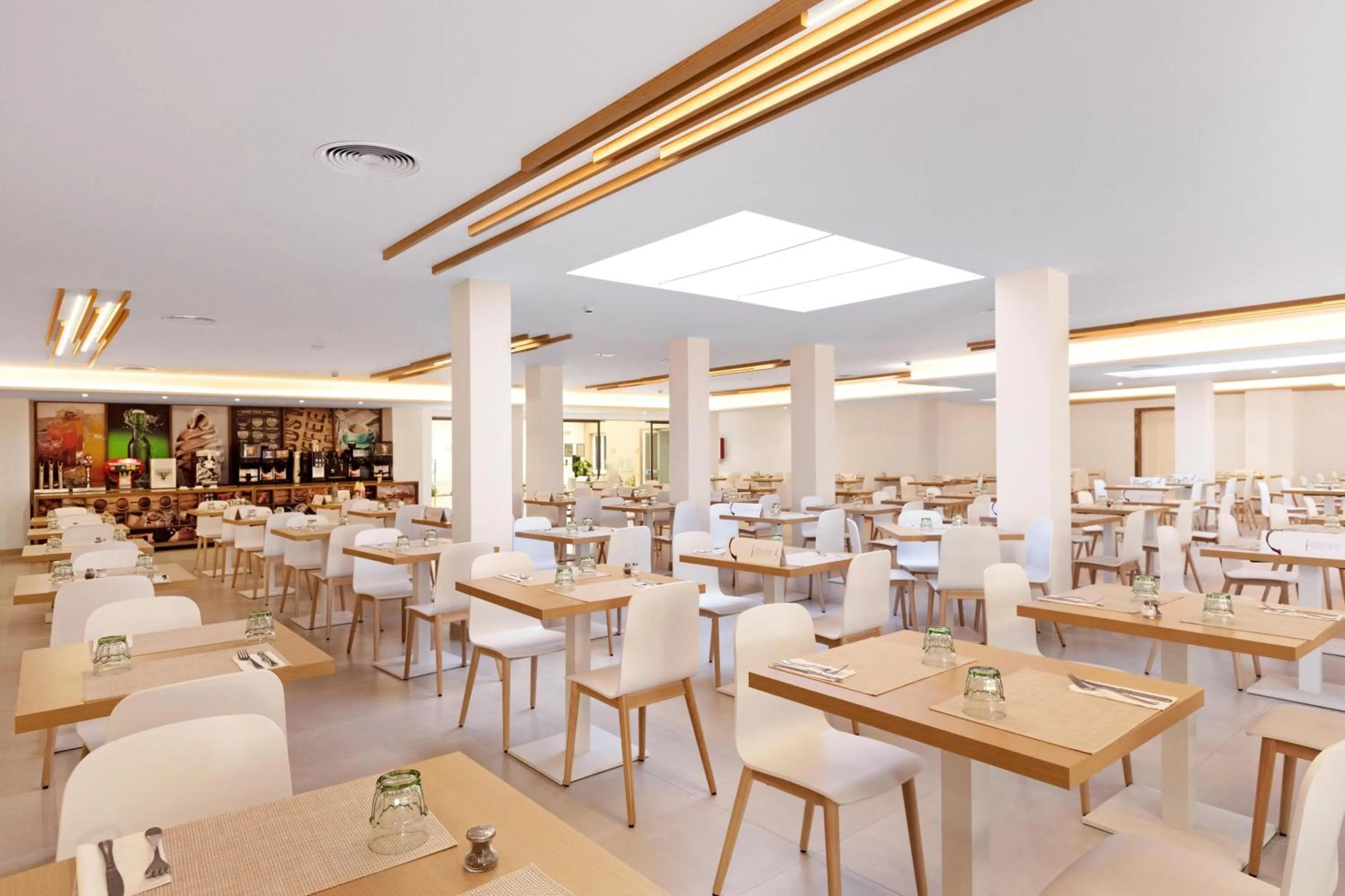 Restaurant/places to eat in THB Cala Lliteras - Adults Only