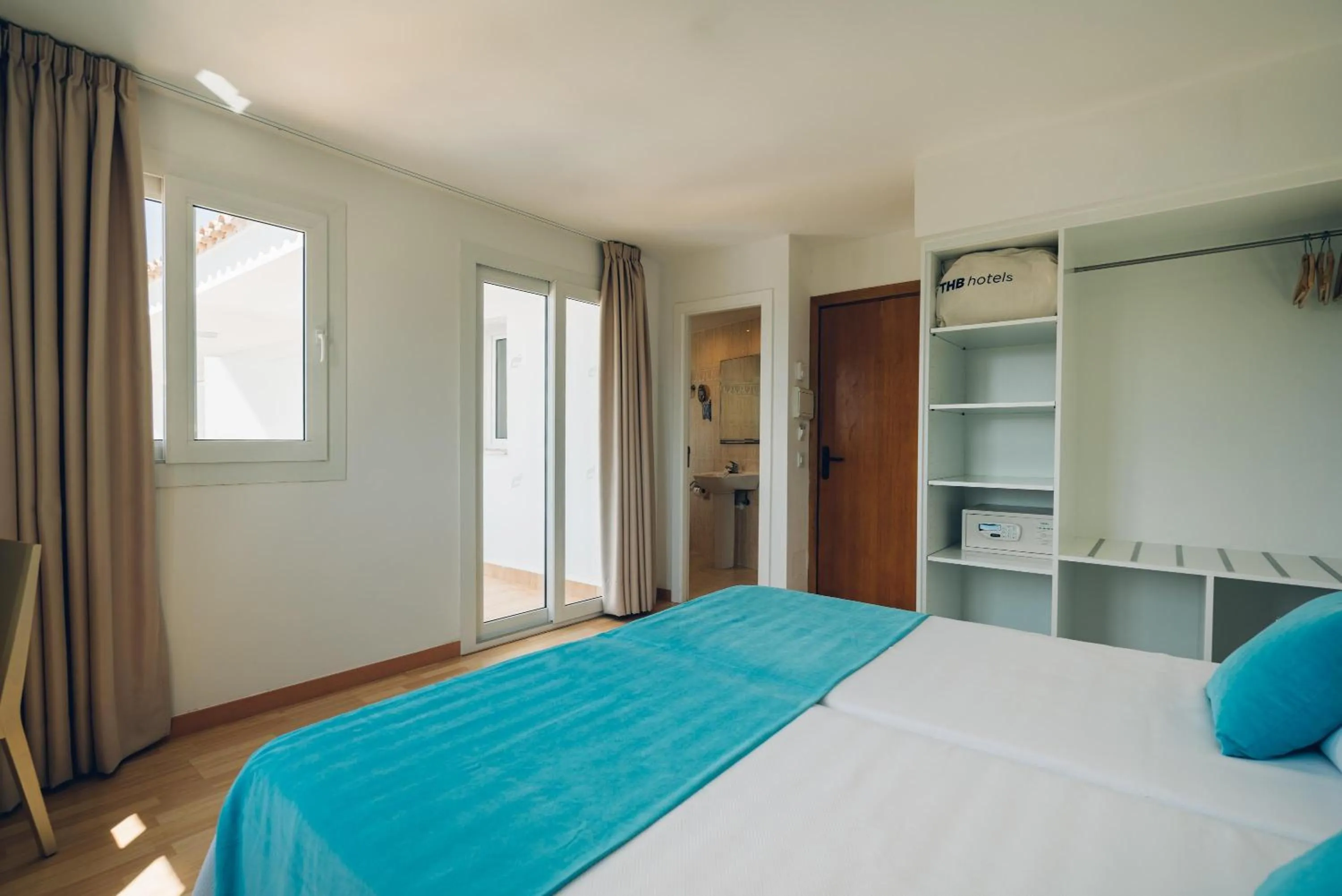 Photo of the whole room, Bed in THB Dos Playas - Adults Only