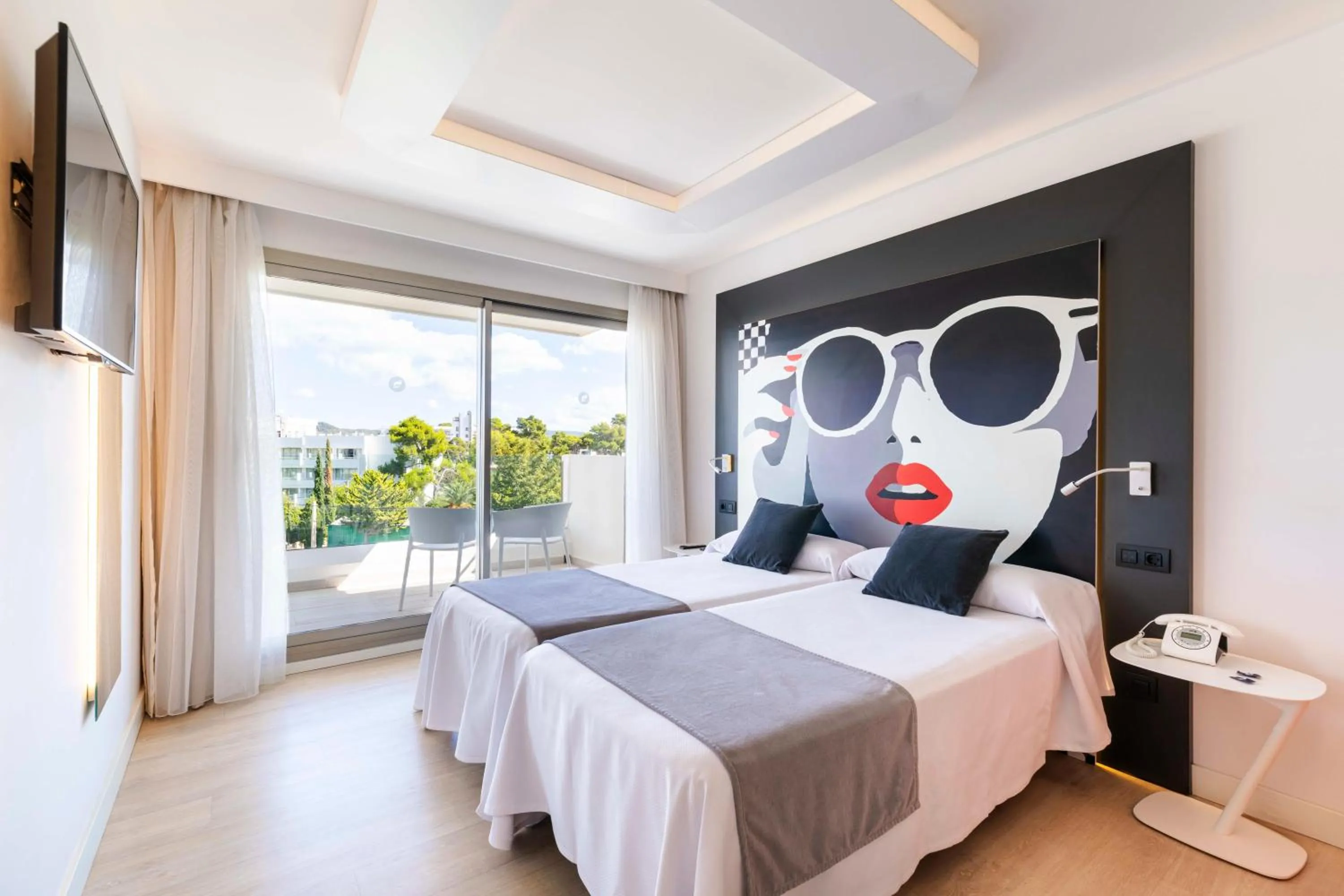 Photo of the whole room, Bed in THB Naeco Ibiza - Adults Only