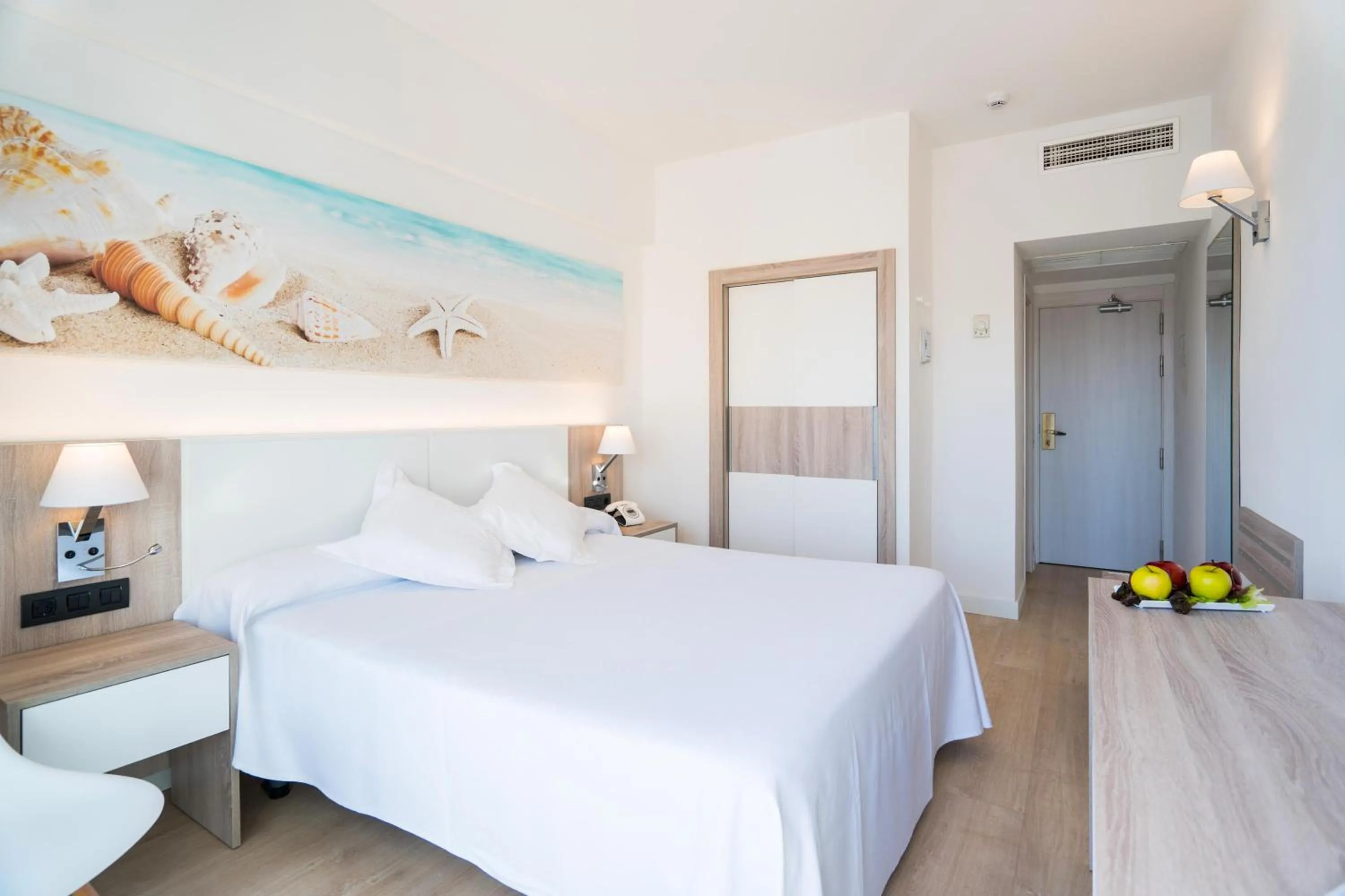 Bed in THB Gran Playa - Adults Only