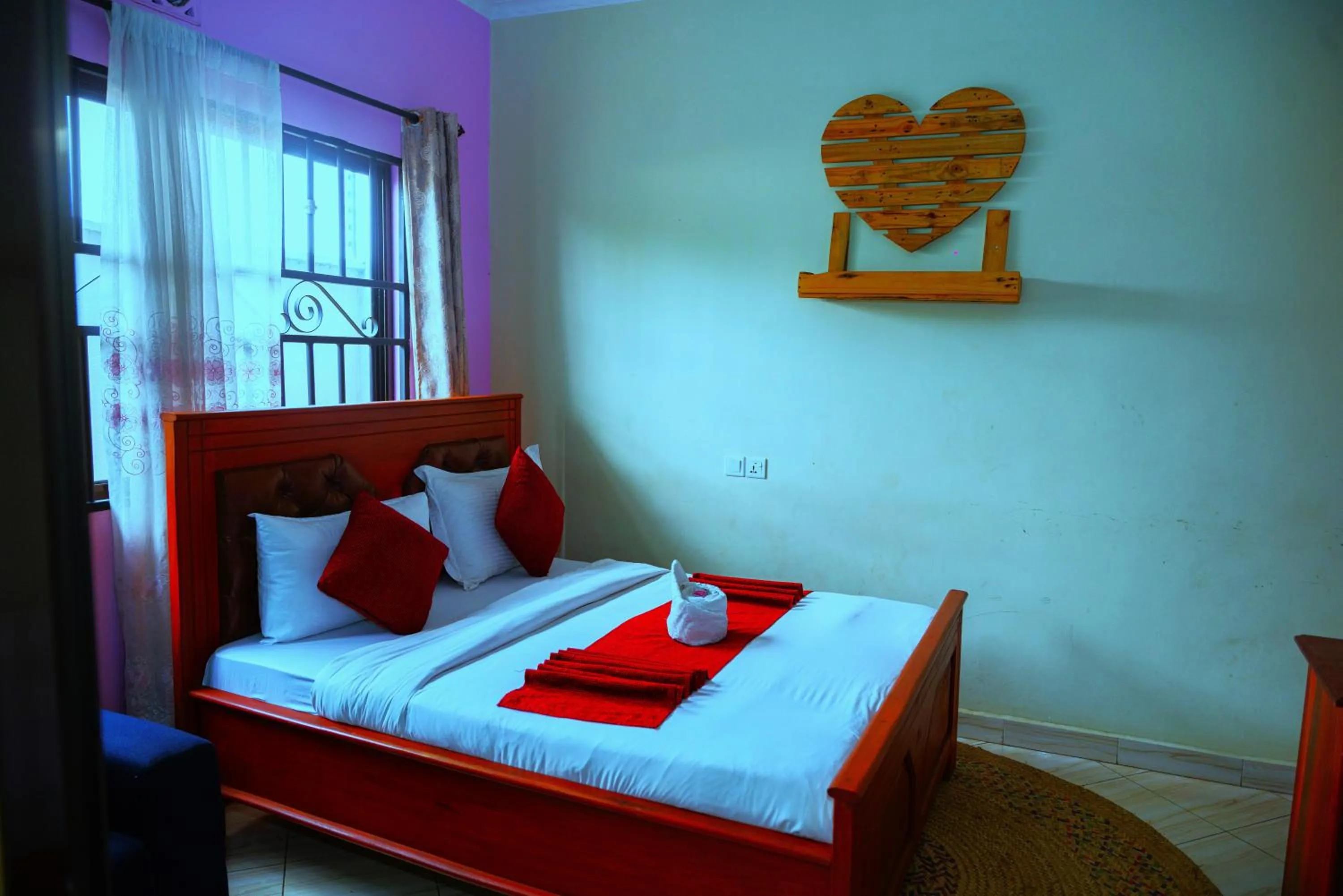 Photo of the whole room, Bed in Safari Park House