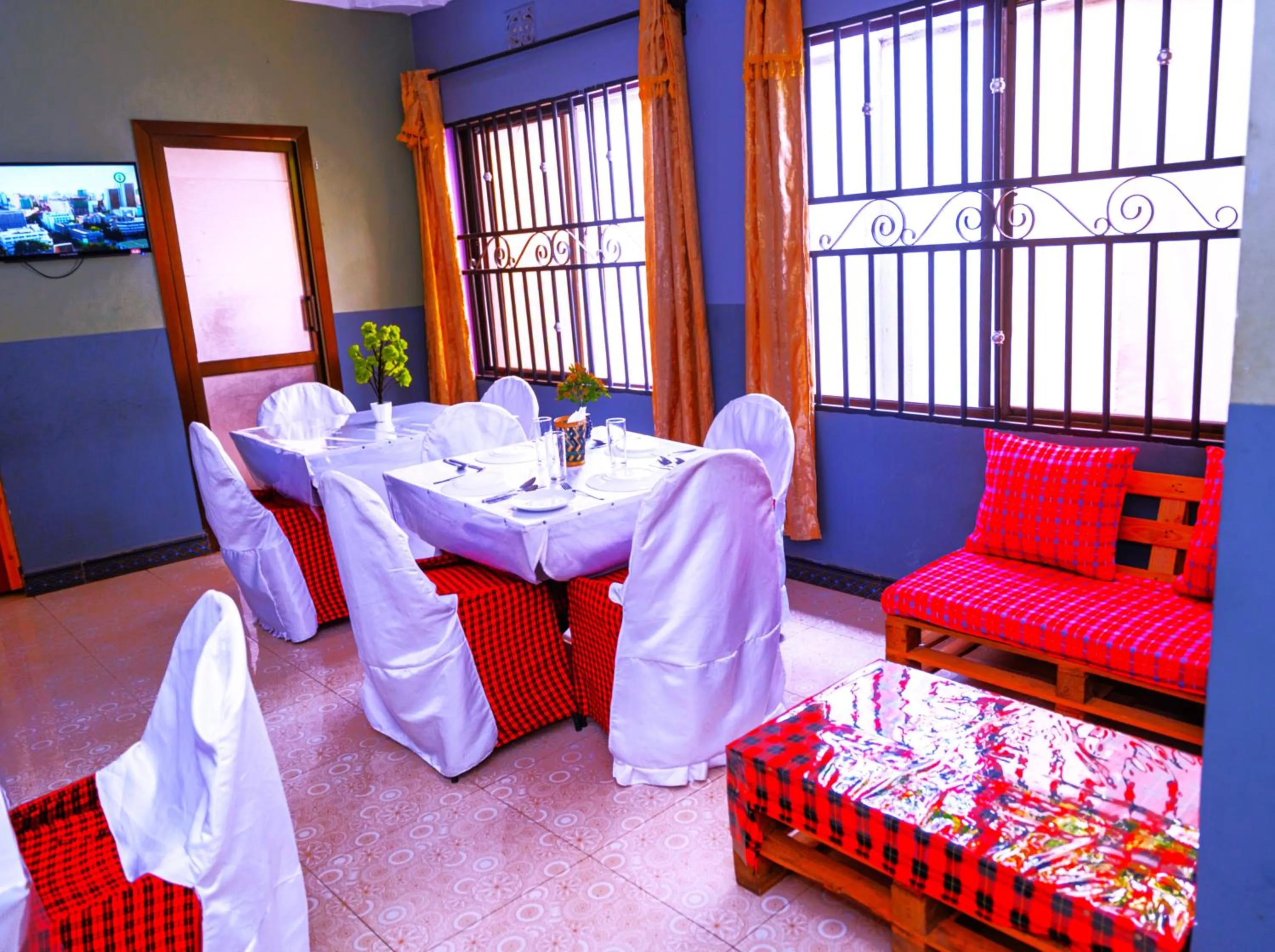 TV and multimedia in Safari Park House