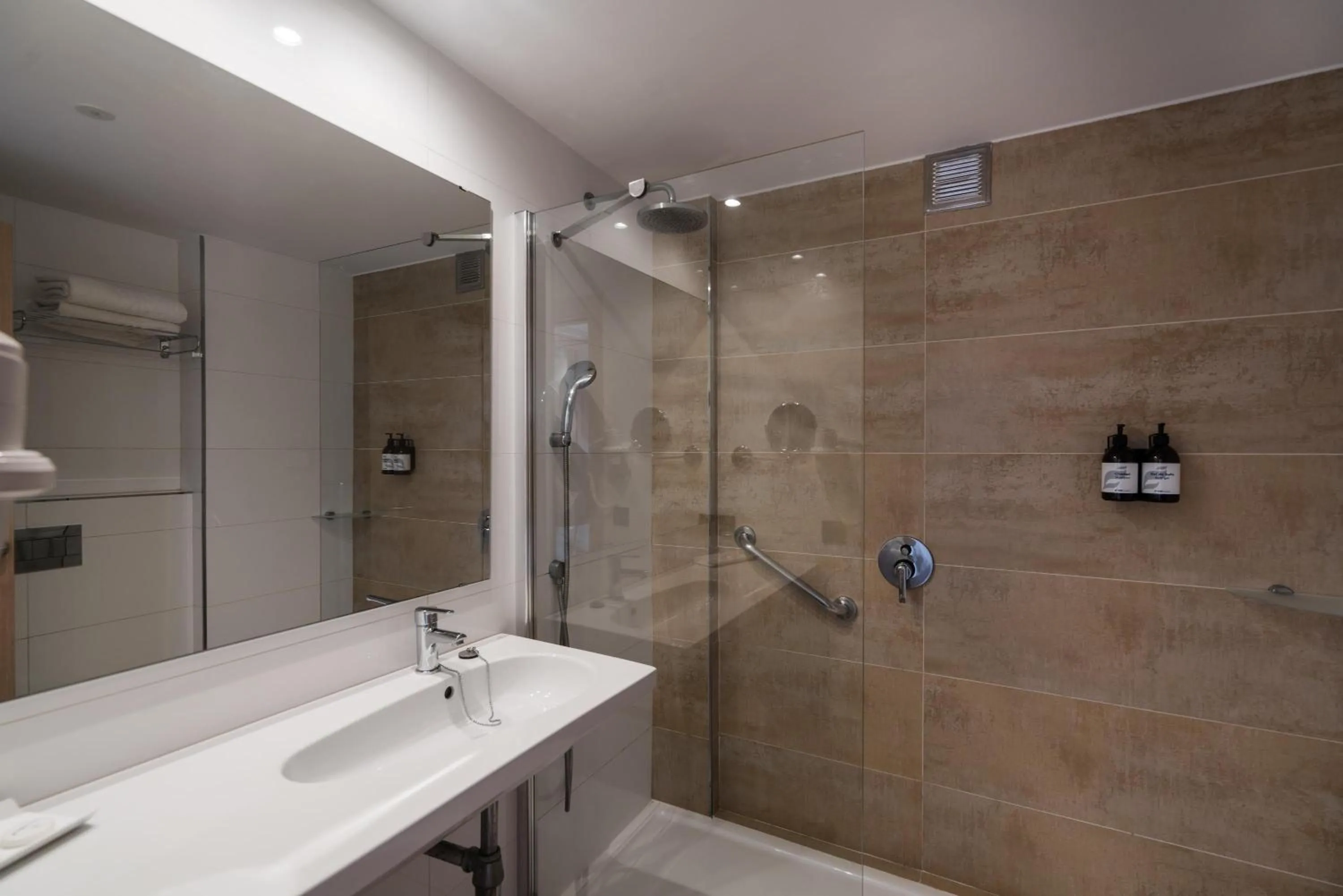 Shower in THB Felip - Adults Only