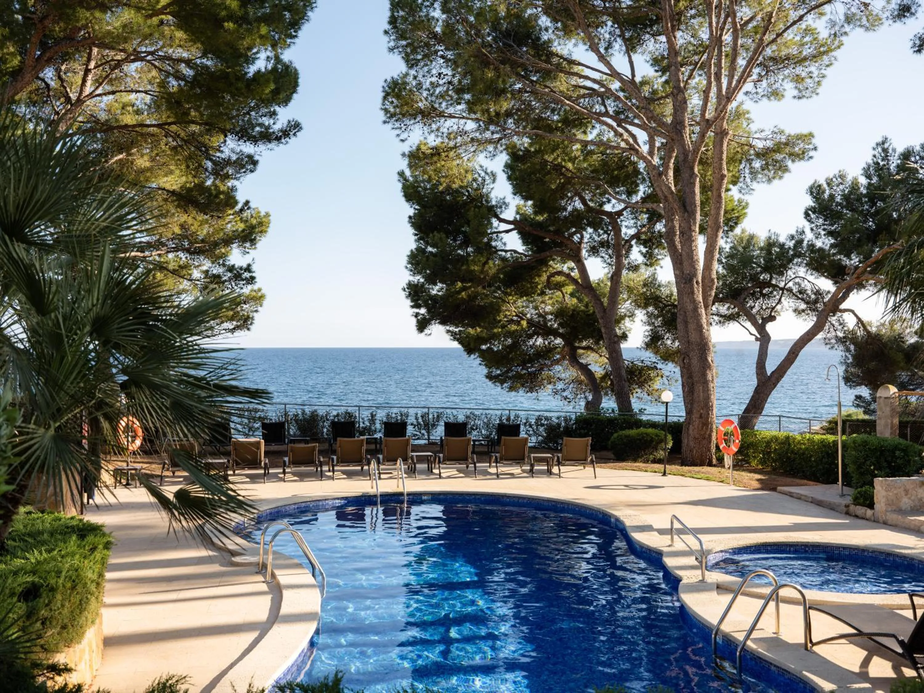 Swimming pool in Hotel Bendinat