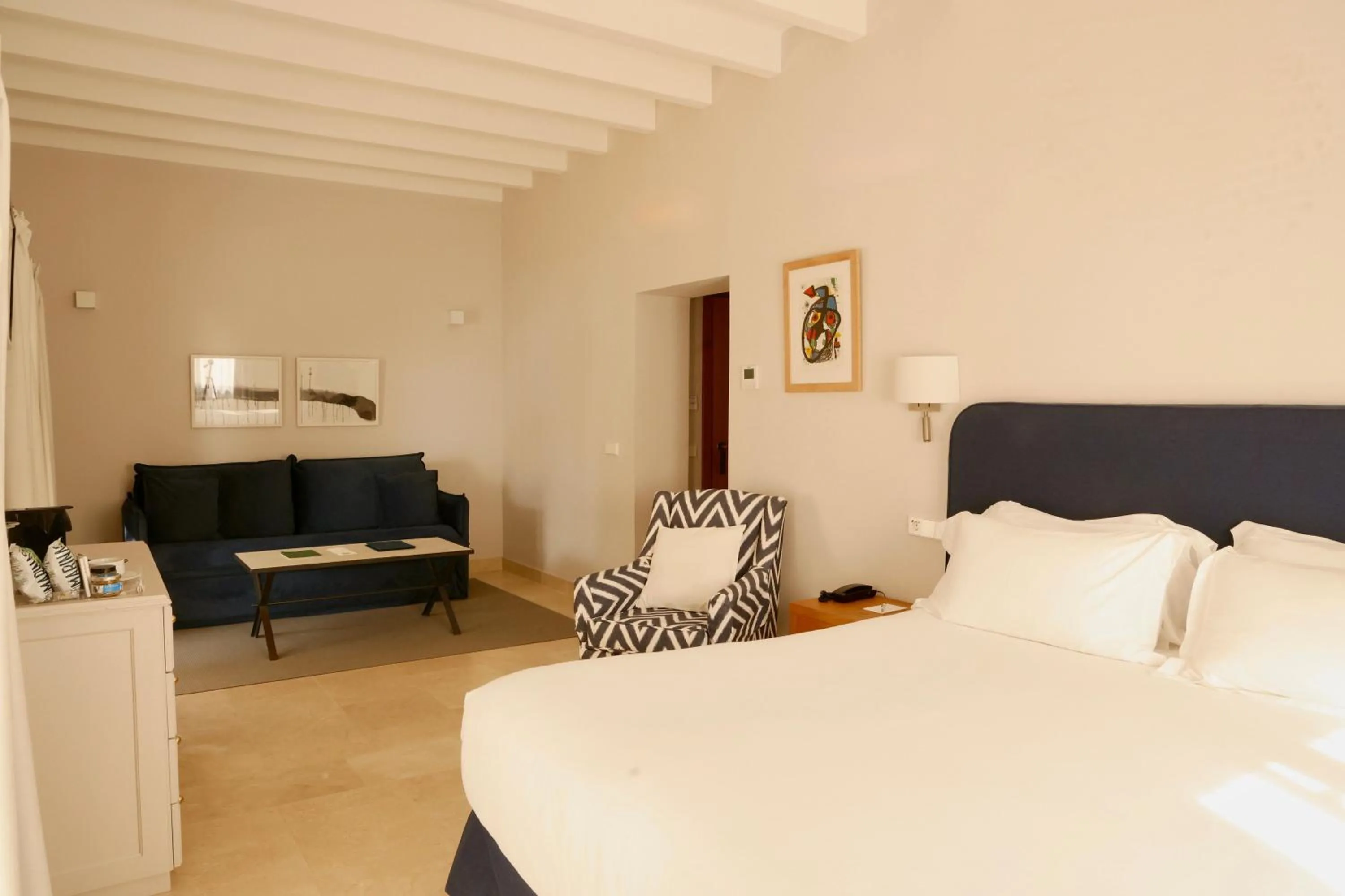 Bedroom, Bed in Hotel Bendinat