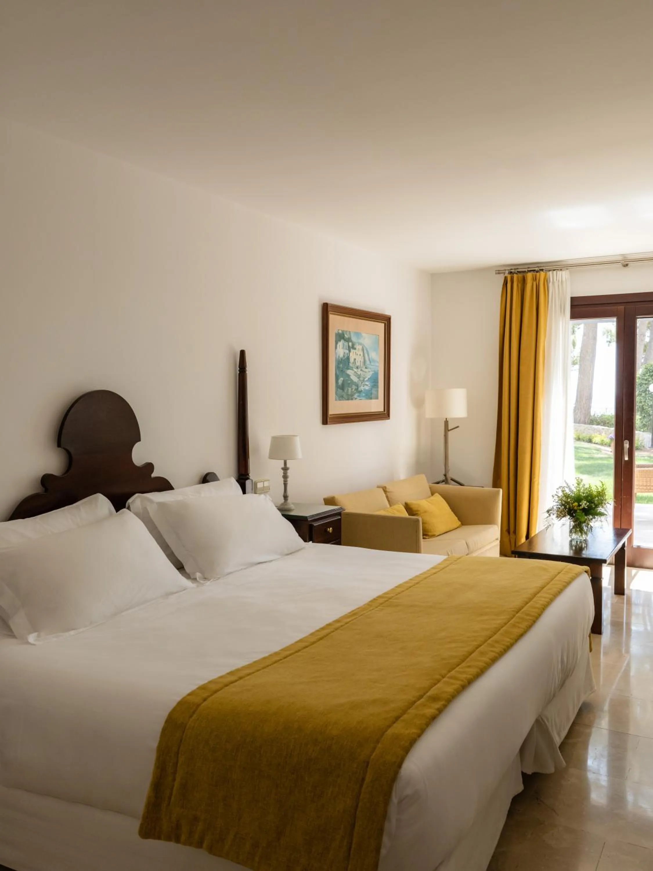 Bedroom, Bed in Hotel Bendinat