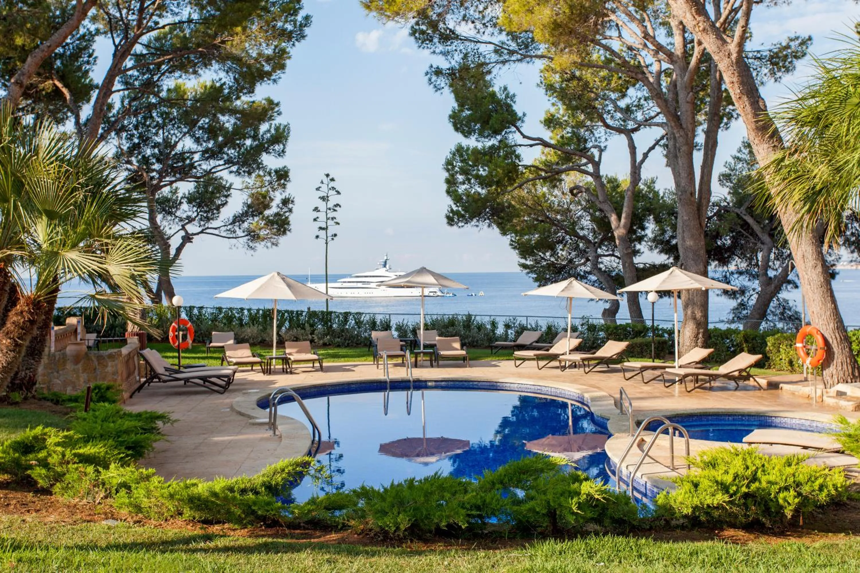 Swimming pool in Hotel Bendinat
