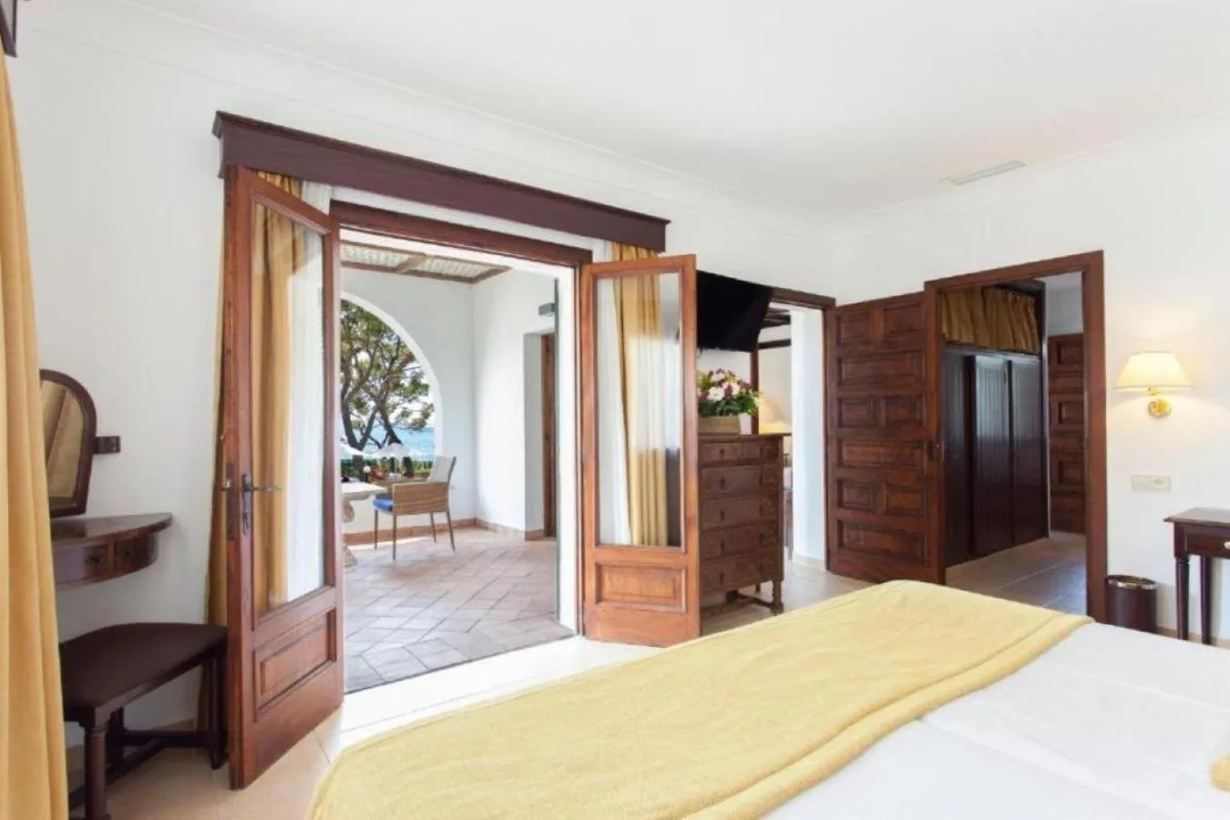 Bedroom, Bed in Hotel Bendinat