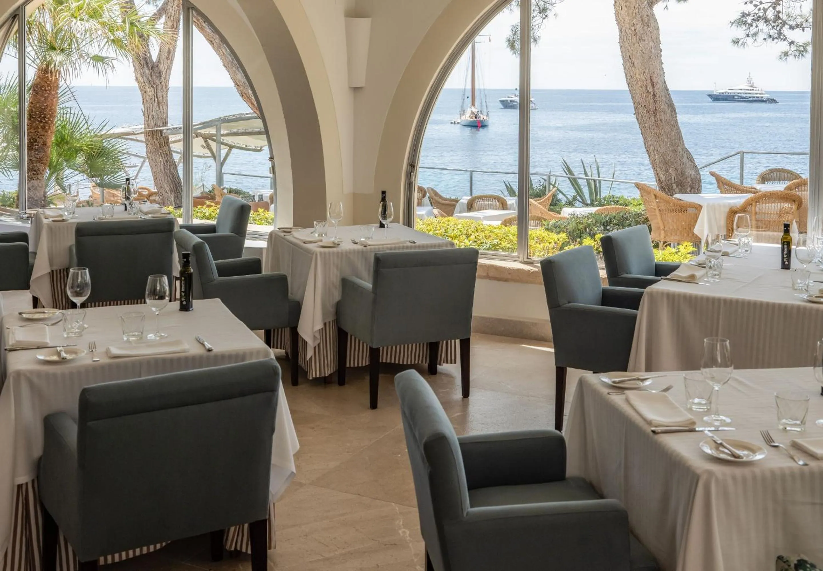 Restaurant/places to eat in Hotel Bendinat