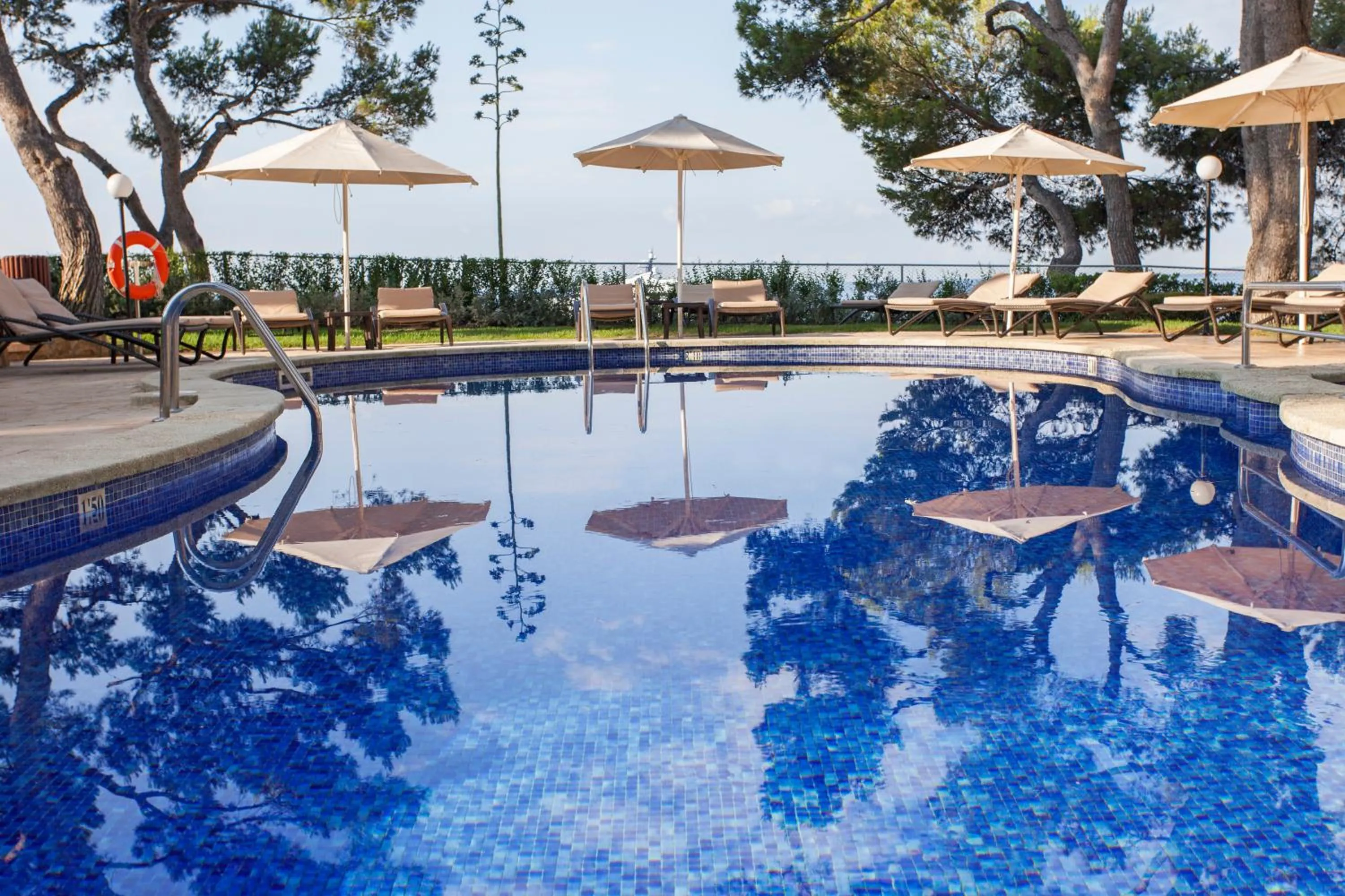 Swimming pool in Hotel Bendinat