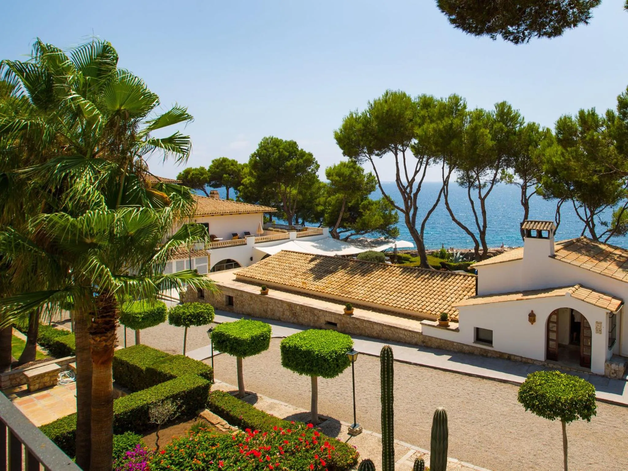 Facade/entrance in Hotel Bendinat