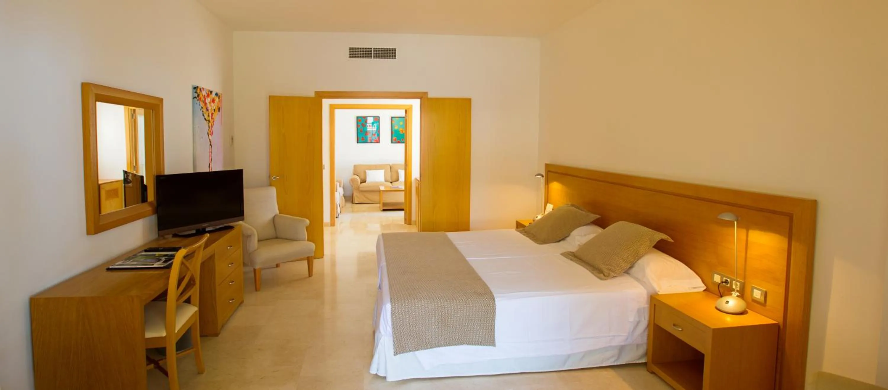 Photo of the whole room, Bed in Hotel Bendinat