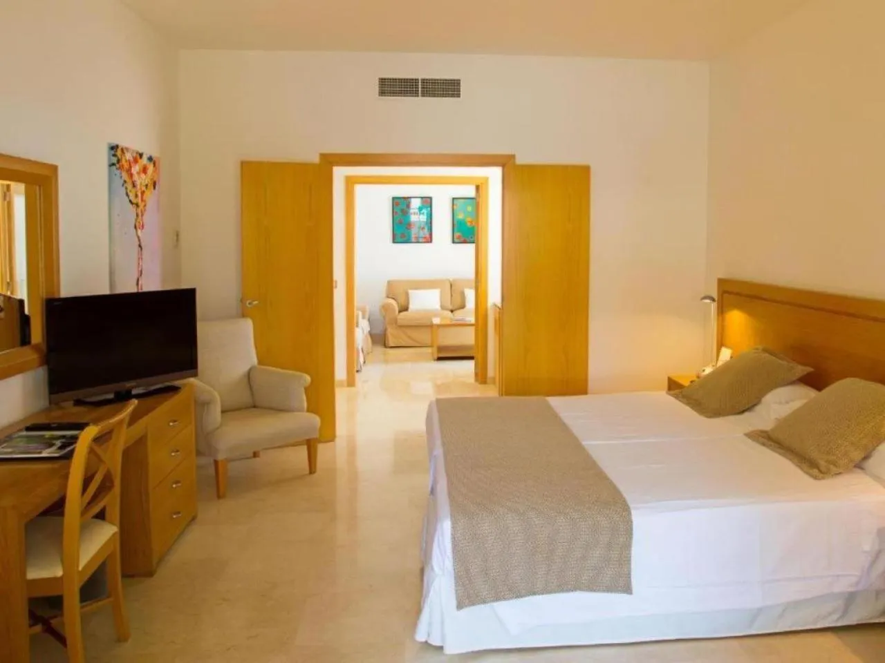 Bedroom, Bed in Hotel Bendinat